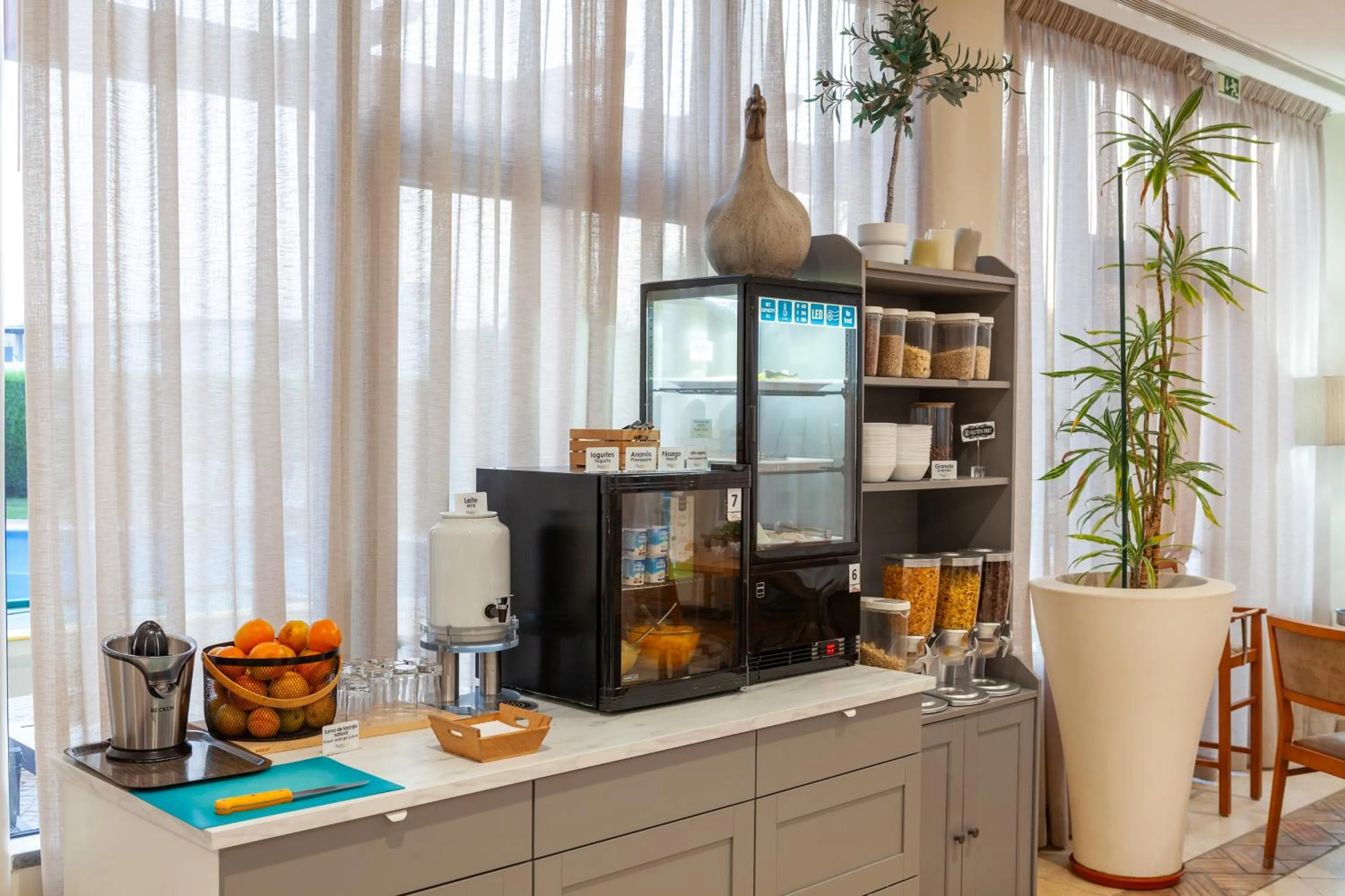 Buffet breakfast in Hotel Praia Sol