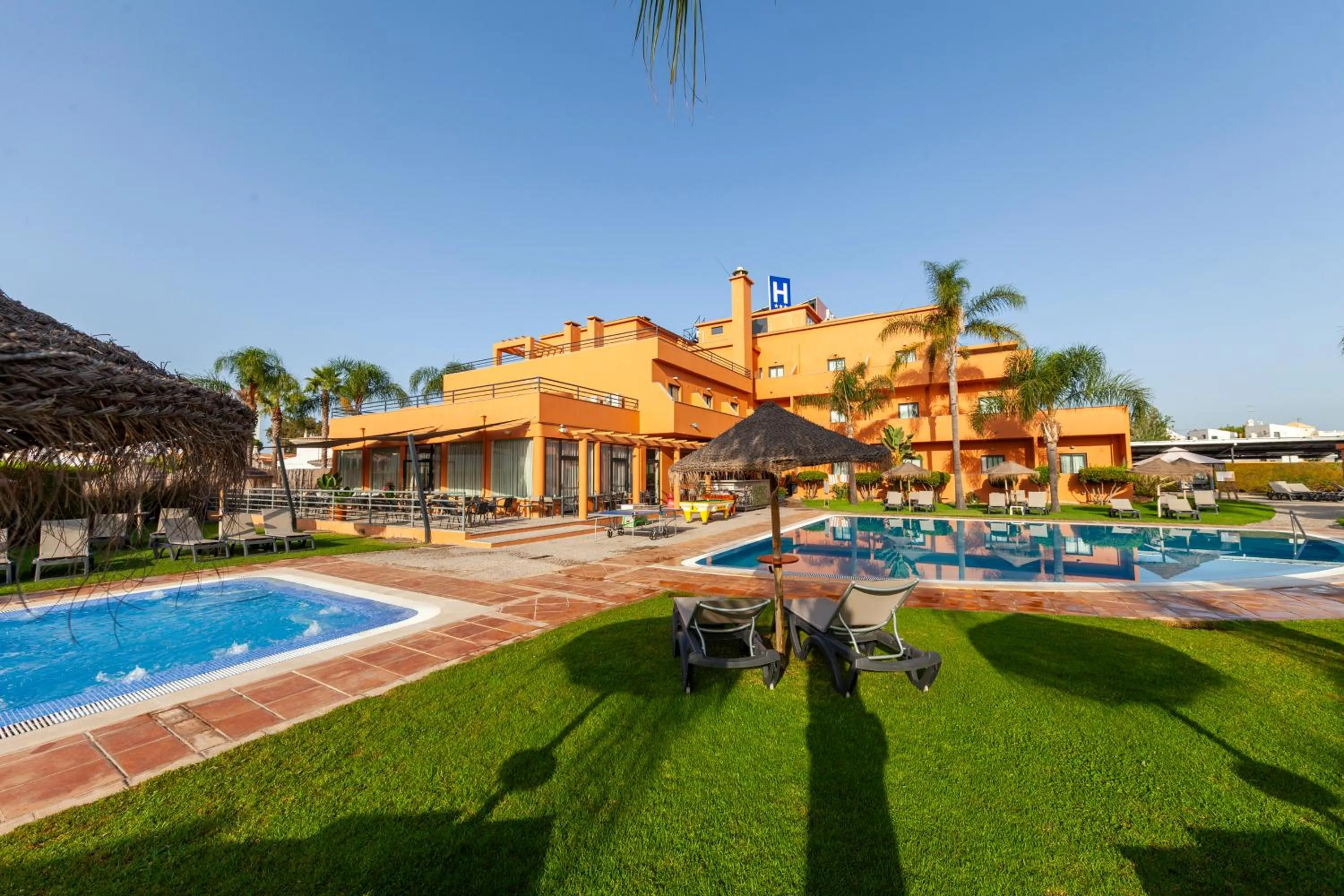 Swimming pool in Hotel Praia Sol