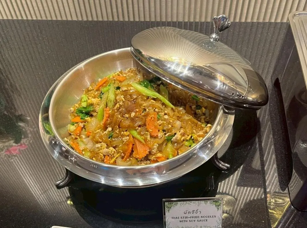 Restaurant/places to eat in The Room Boutique Hotel