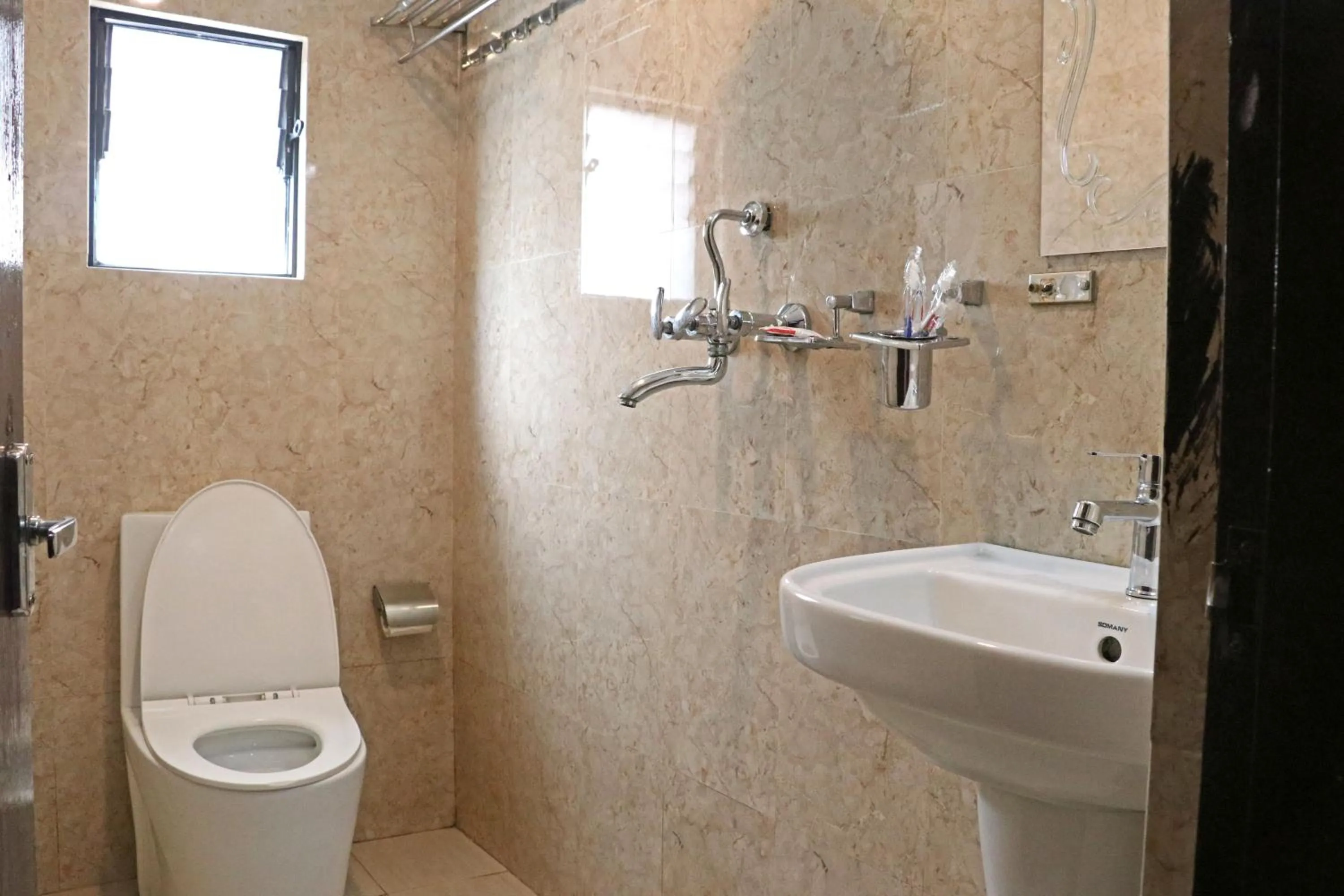 Shower in Hotel Readers Inn Pvt.Ltd