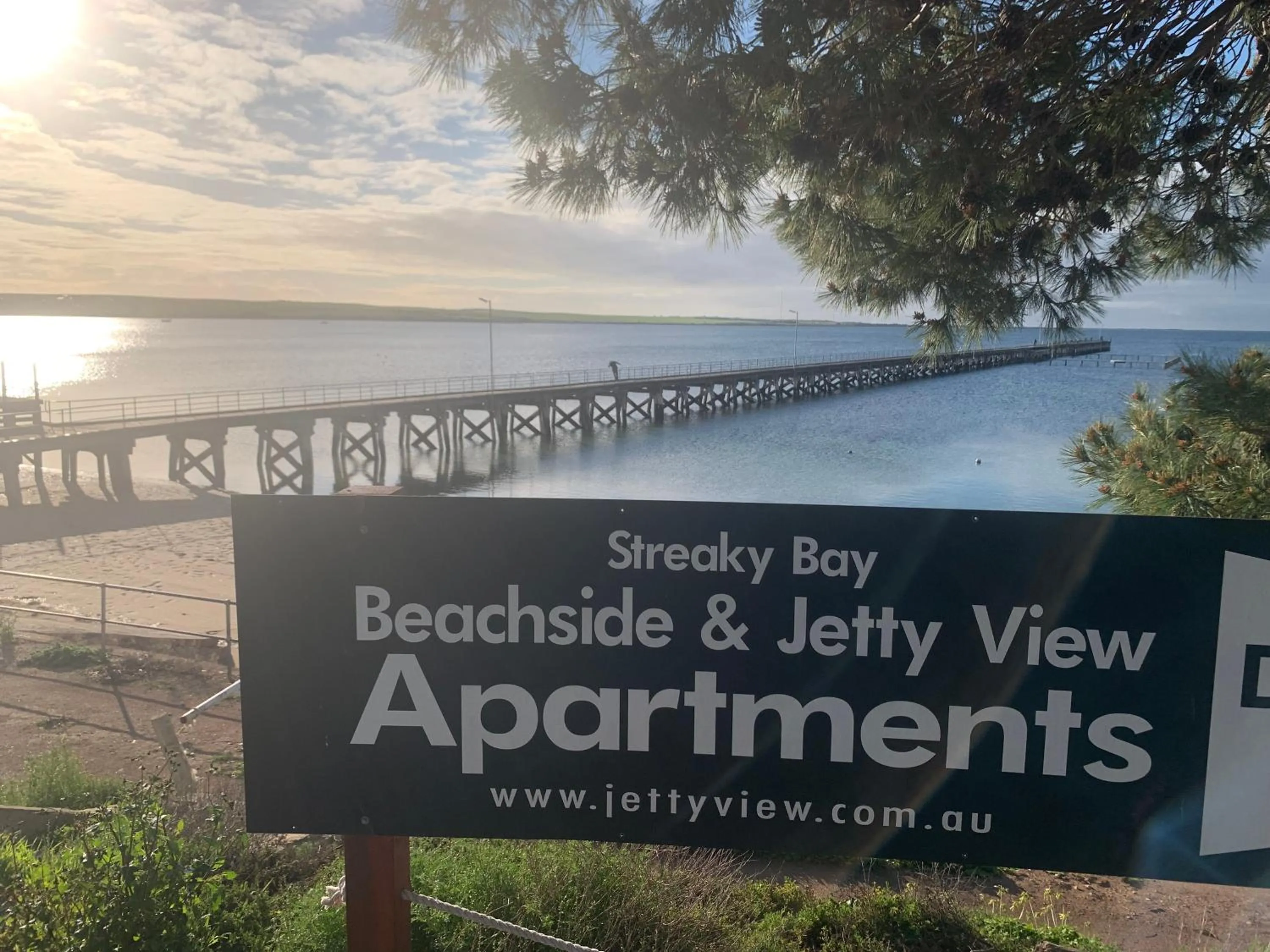 Beachside & Jetty View 6 - Captain's Apartment