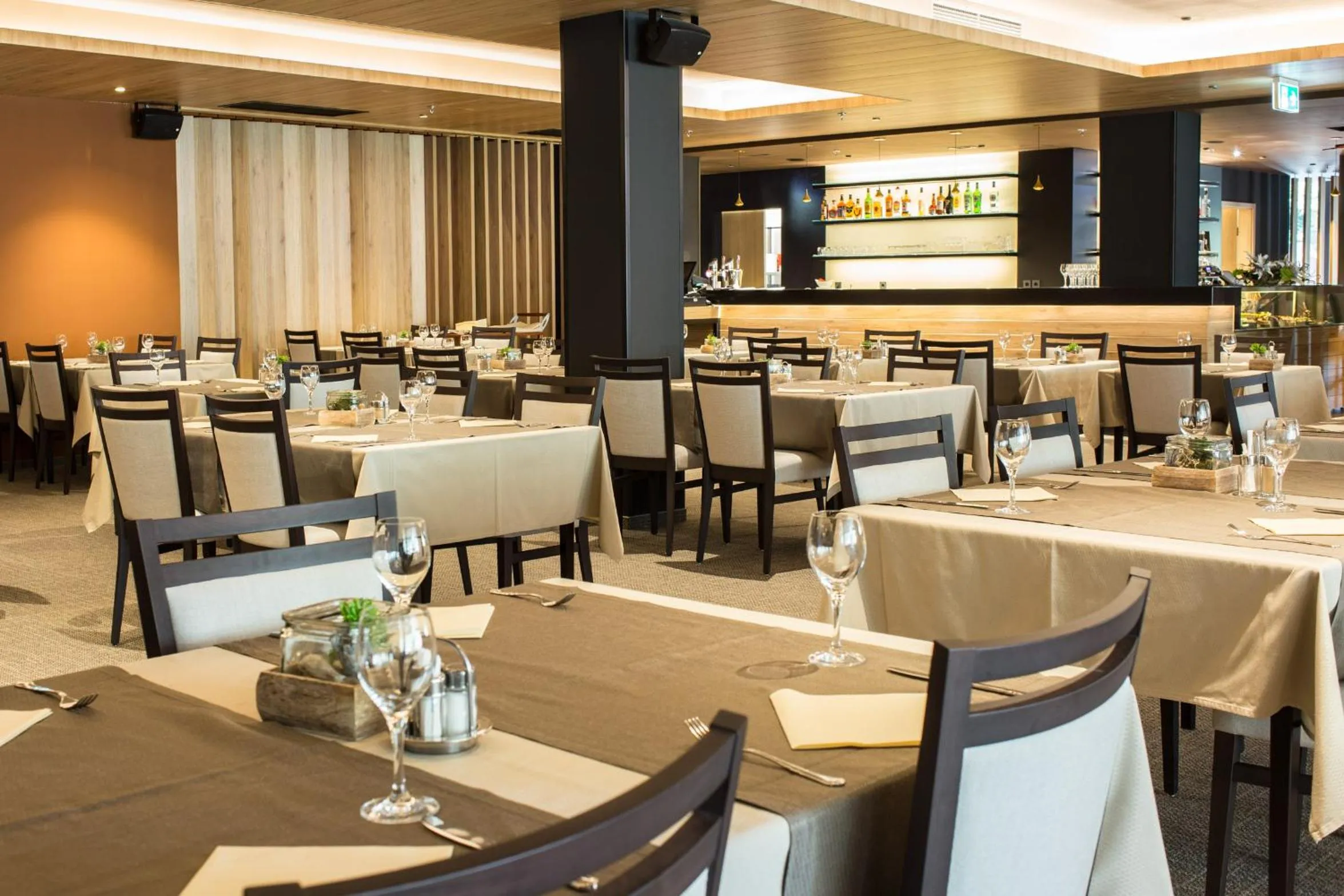 Restaurant/places to eat in Korona, Resort & Entertainment