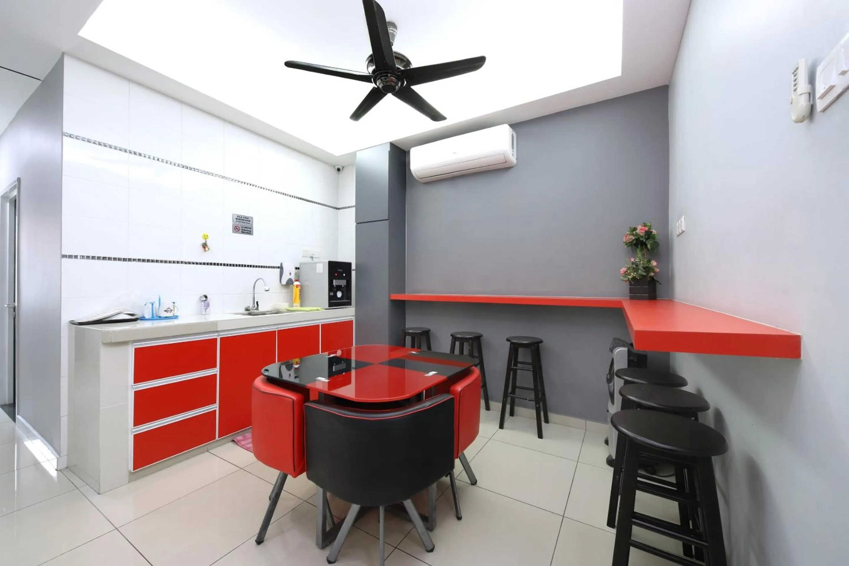 Restaurant/places to eat in Hotel O 1184 Ho Hotel