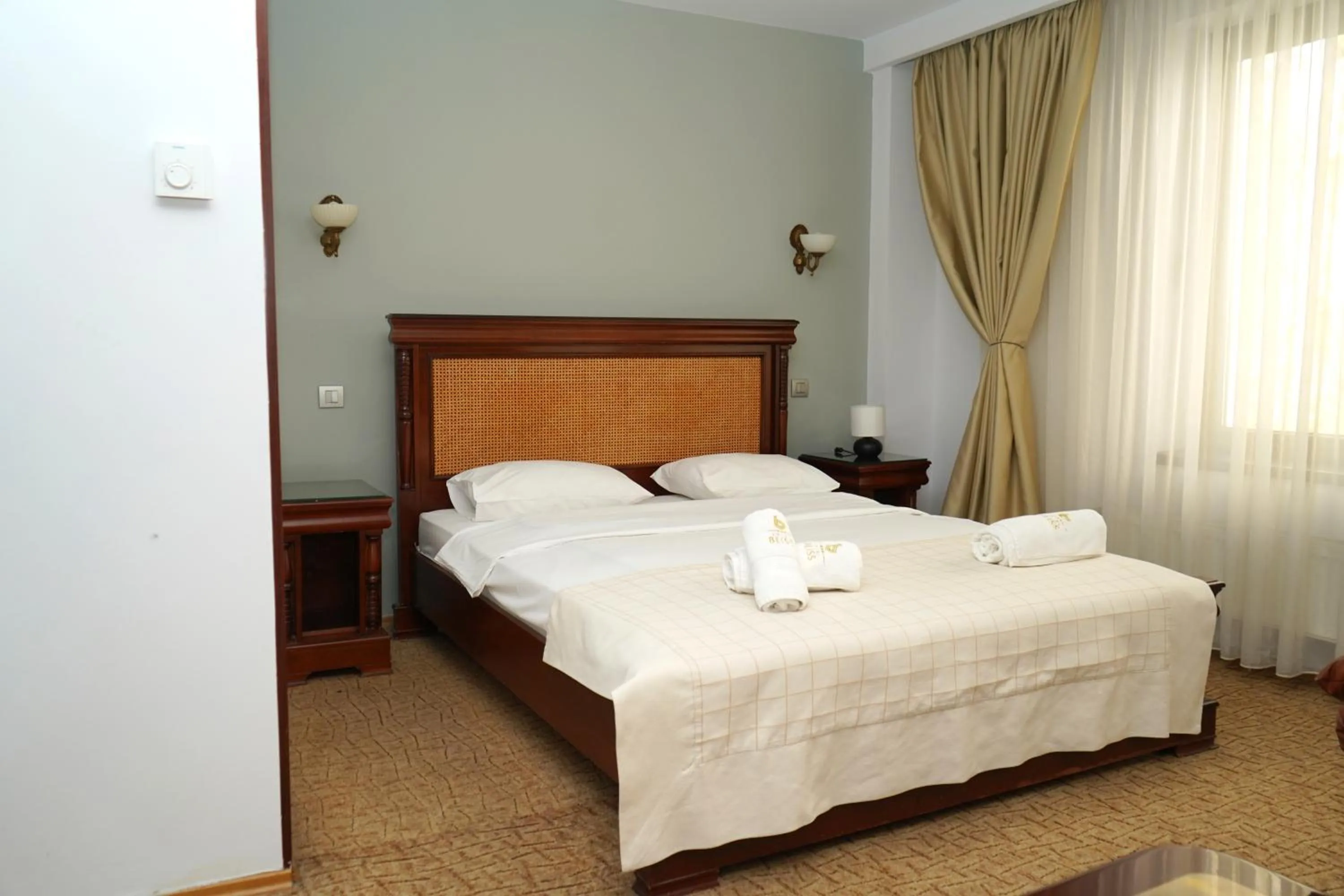 Photo of the whole room, Bed in Hotel Bliss