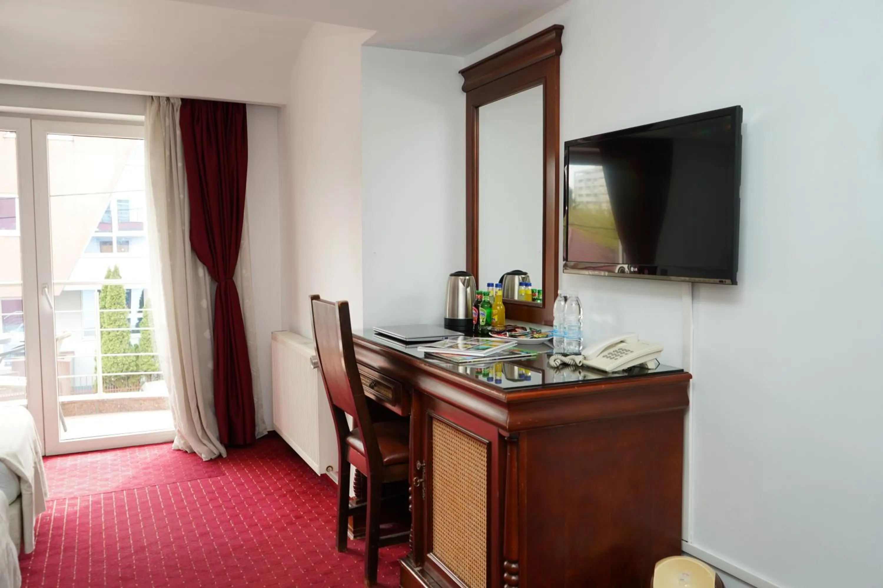 TV and multimedia in Hotel Bliss