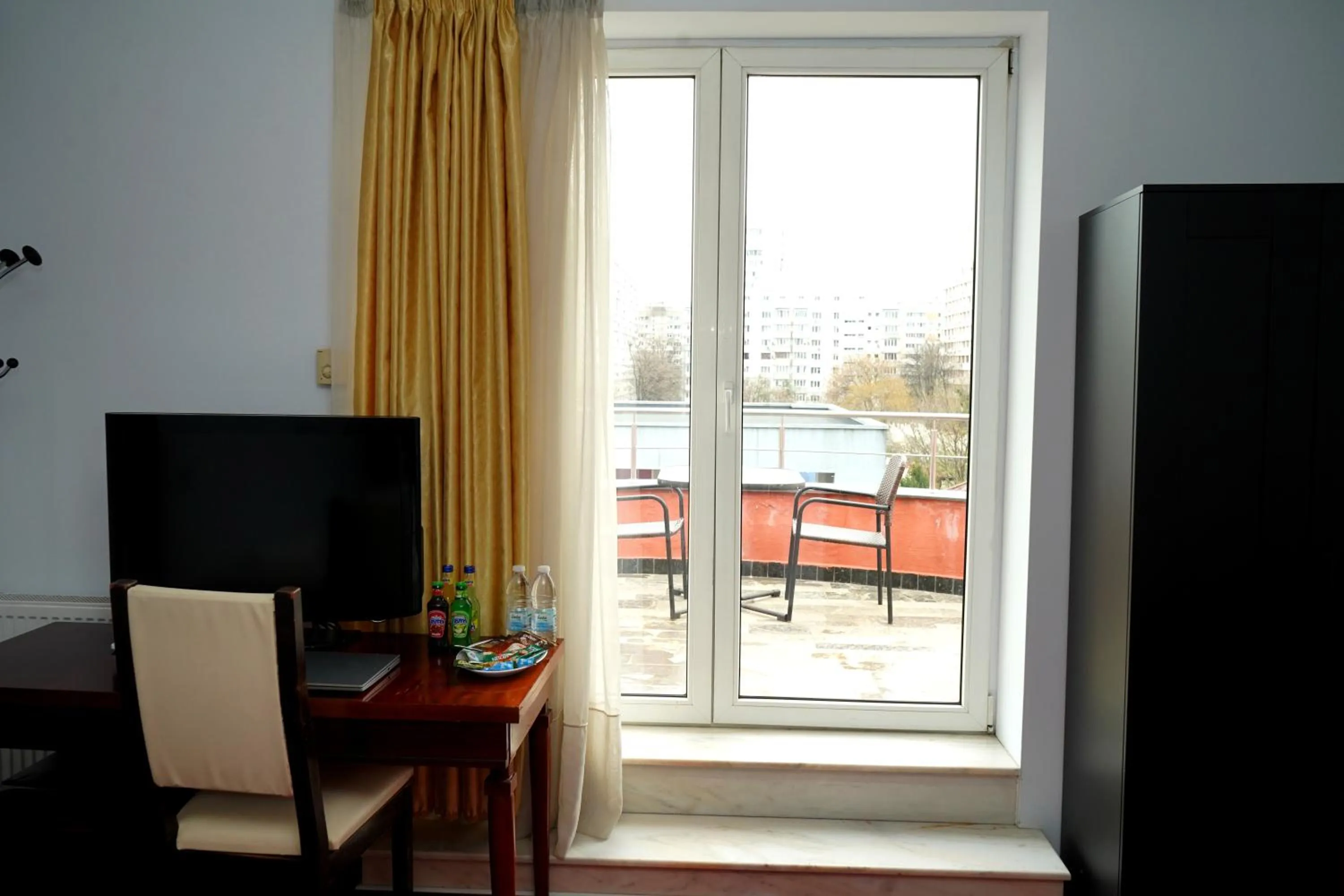 TV and multimedia in Hotel Bliss