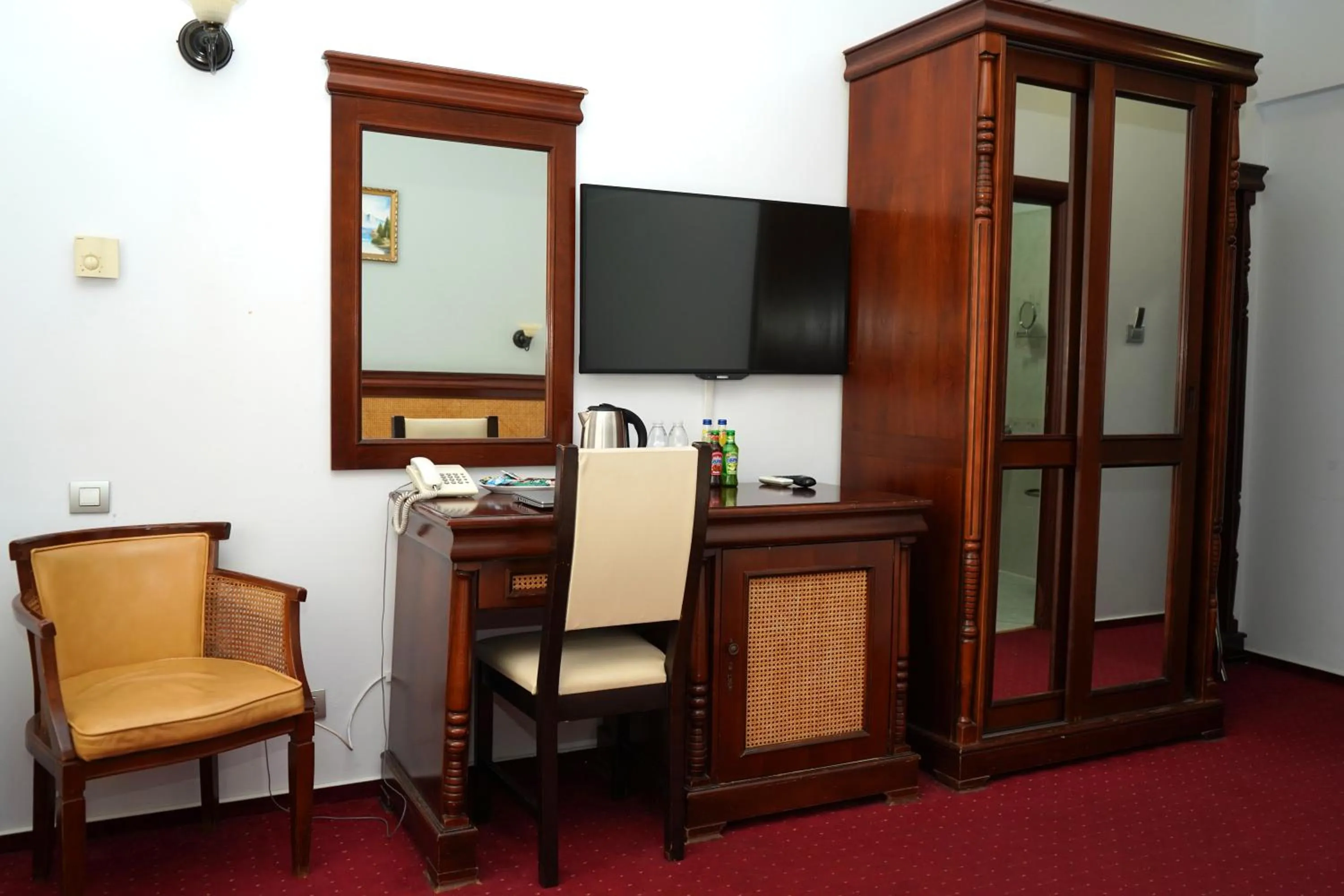 TV and multimedia in Hotel Bliss