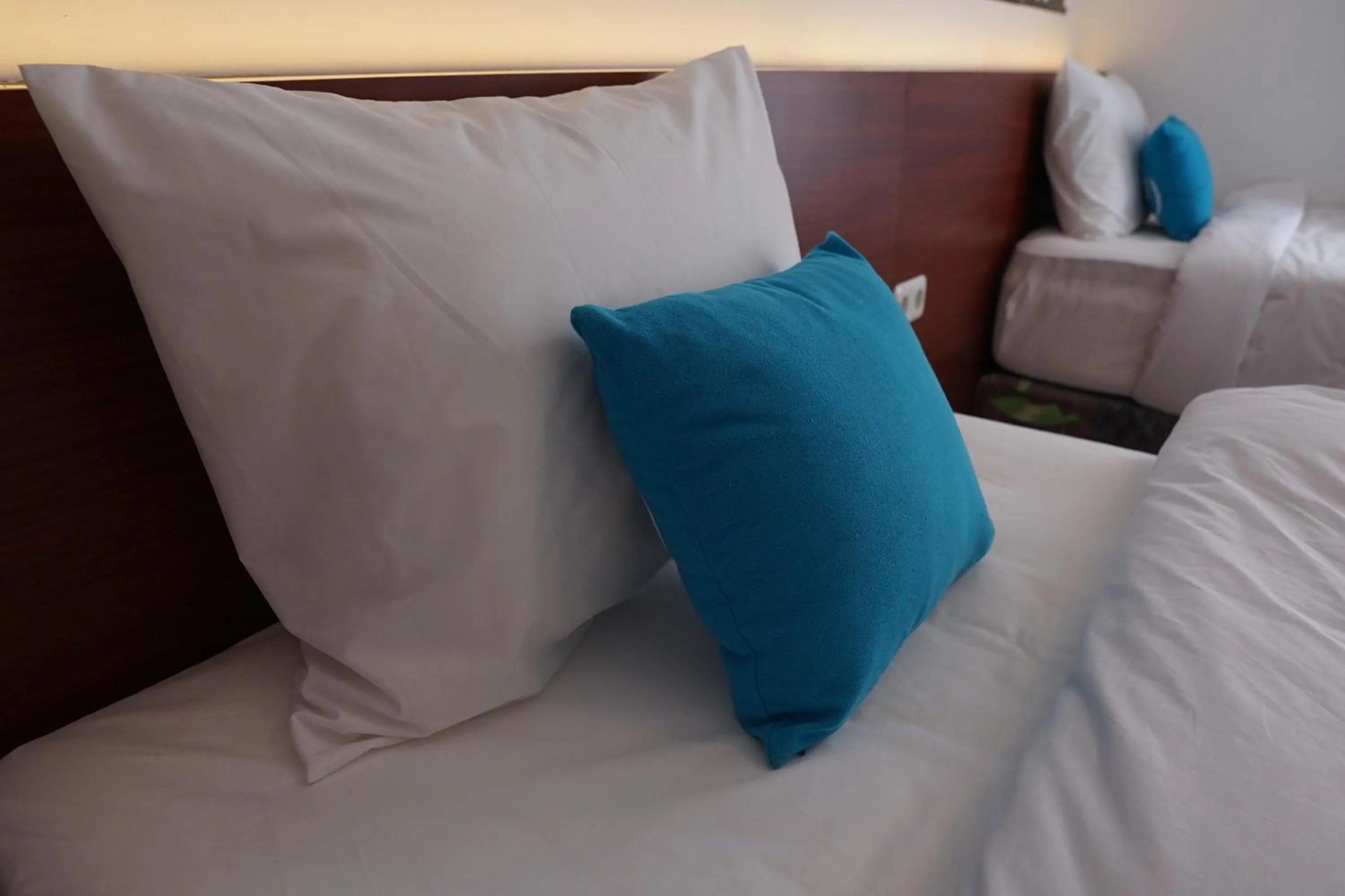 Photo of the whole room, Bed in Cemerlang Inn