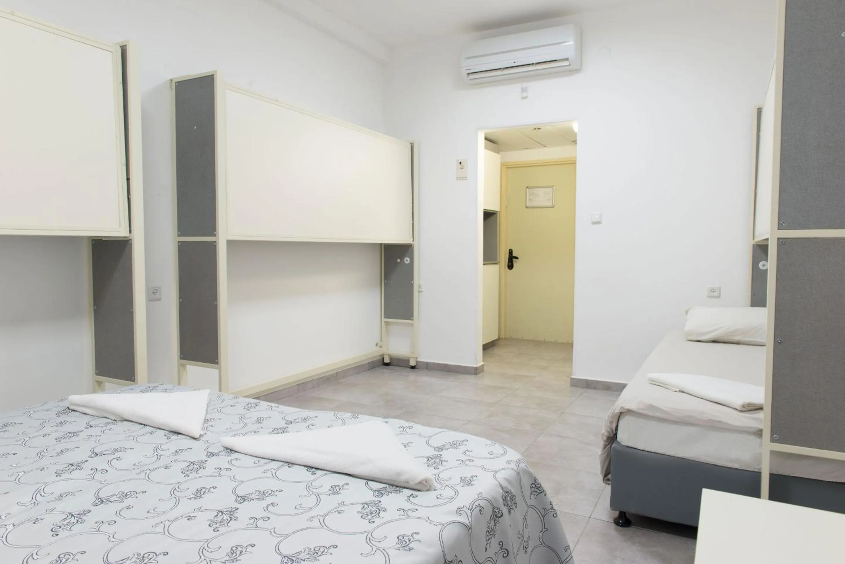 Photo of the whole room, Bed in HI - Mitzpe Ramon Hostel