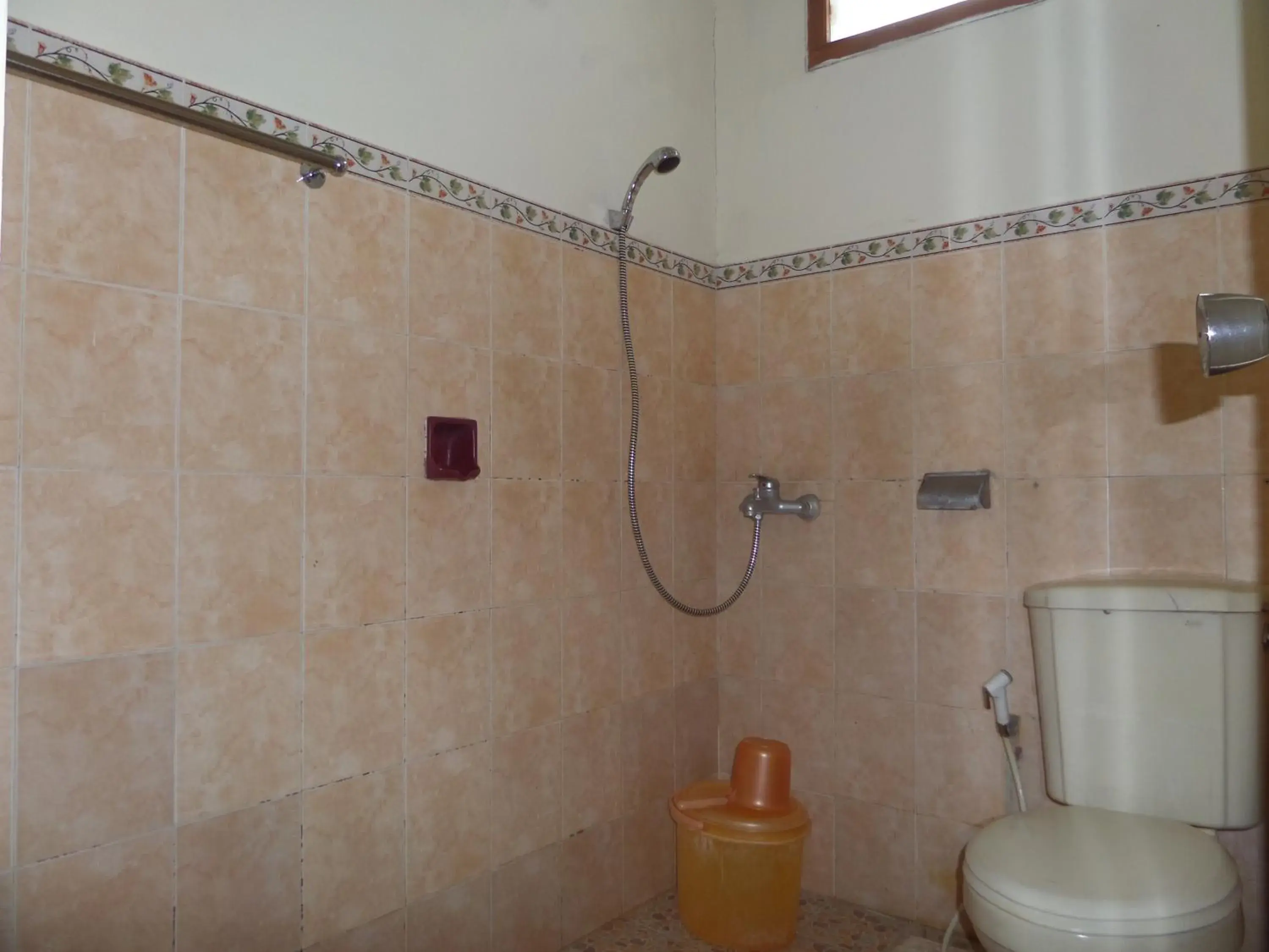 Shower in Armi Hotel Malang Shower in Armi Hotel Malang