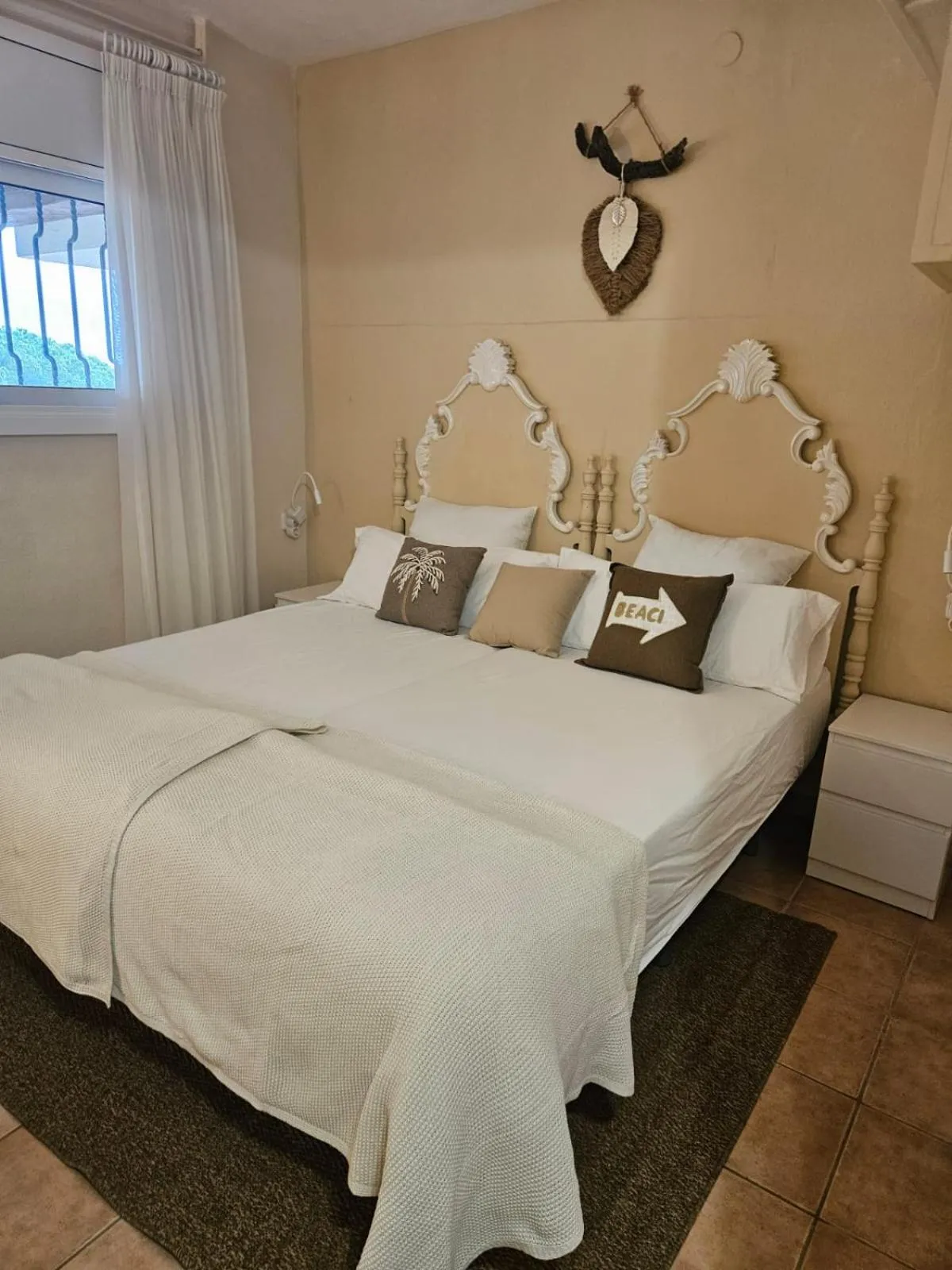 Property building, Bed in La Roqueta Hotel