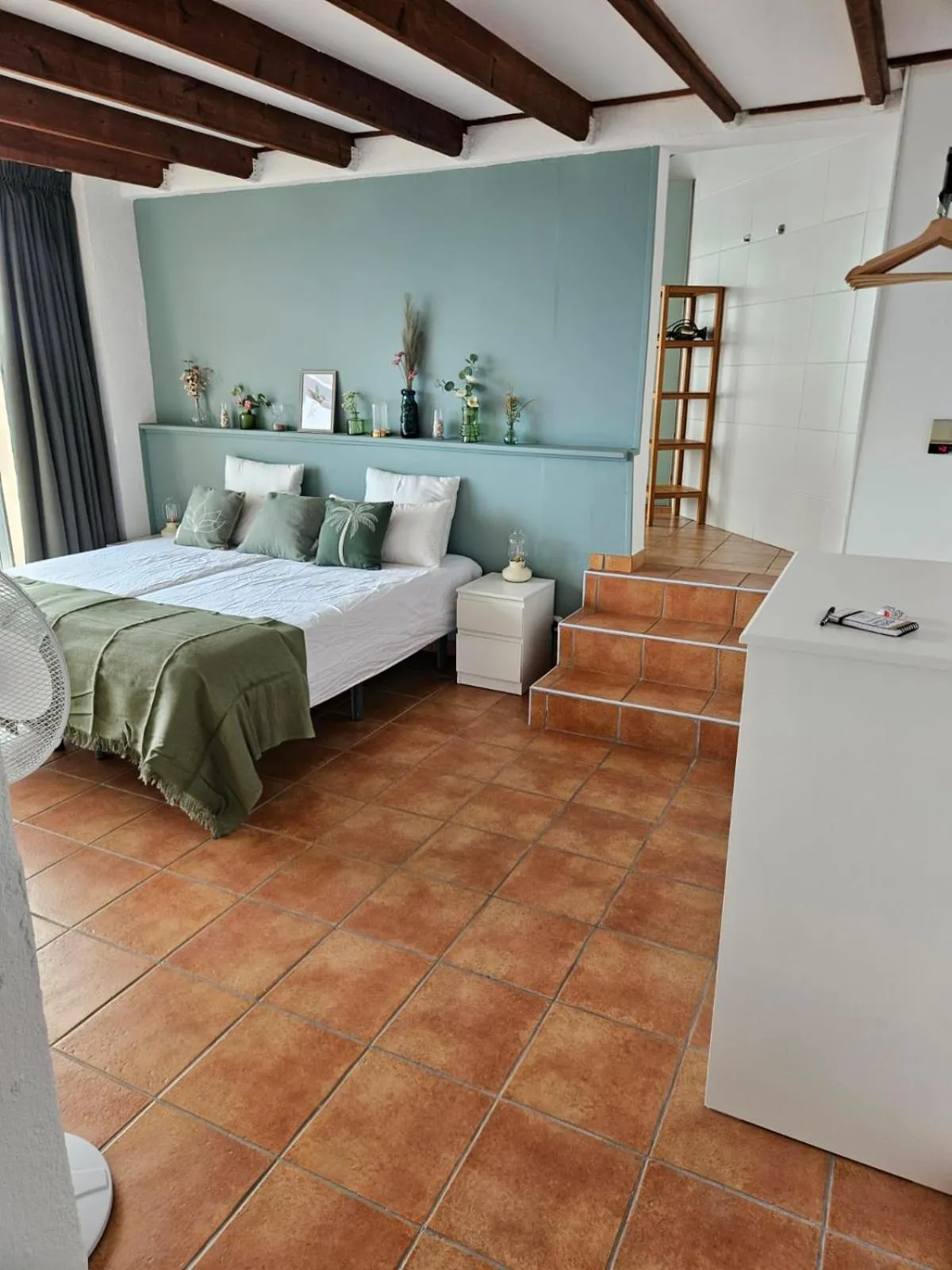 Bathroom, Bed in La Roqueta Hotel