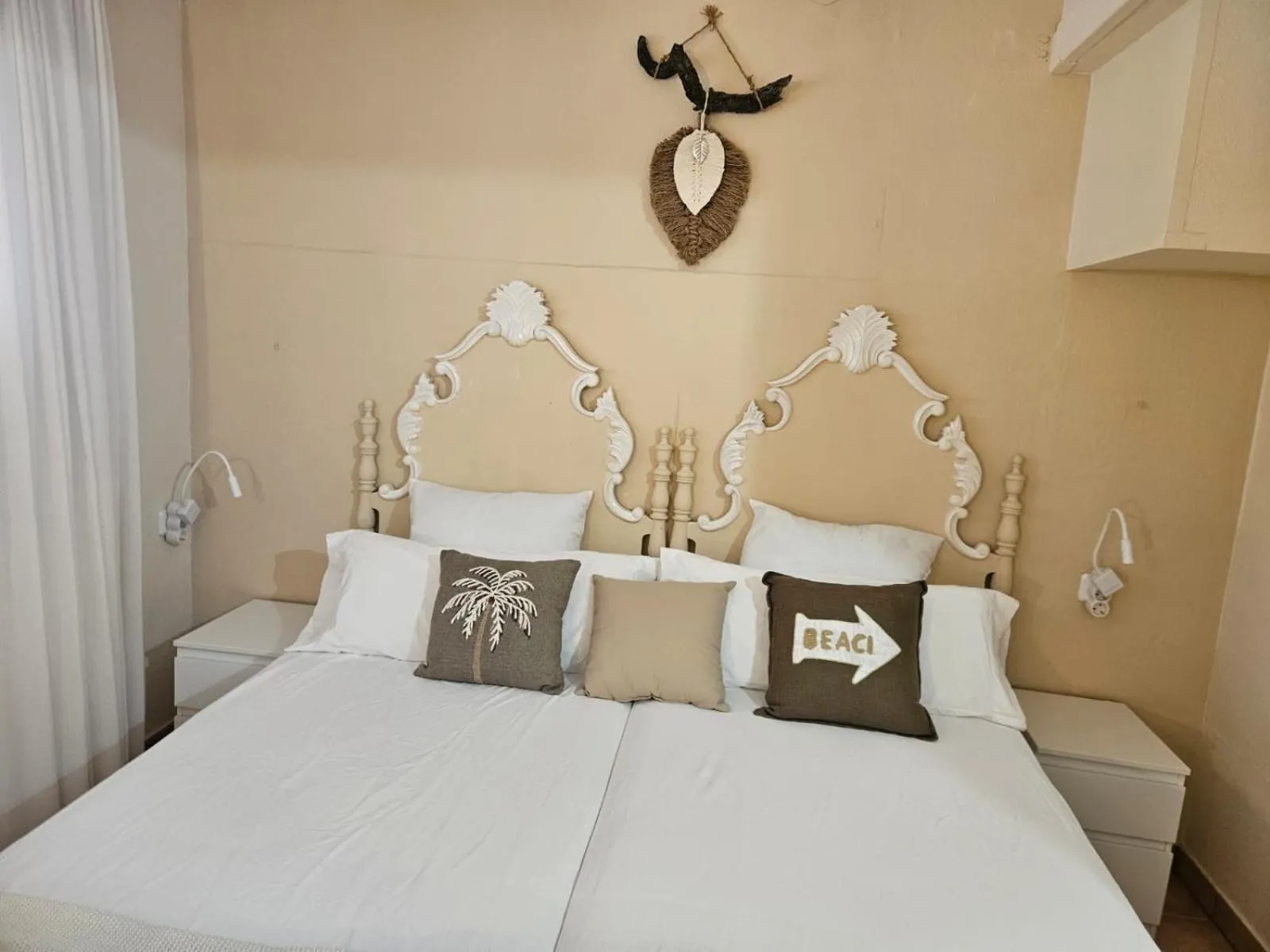 Property building, Bed in La Roqueta Hotel