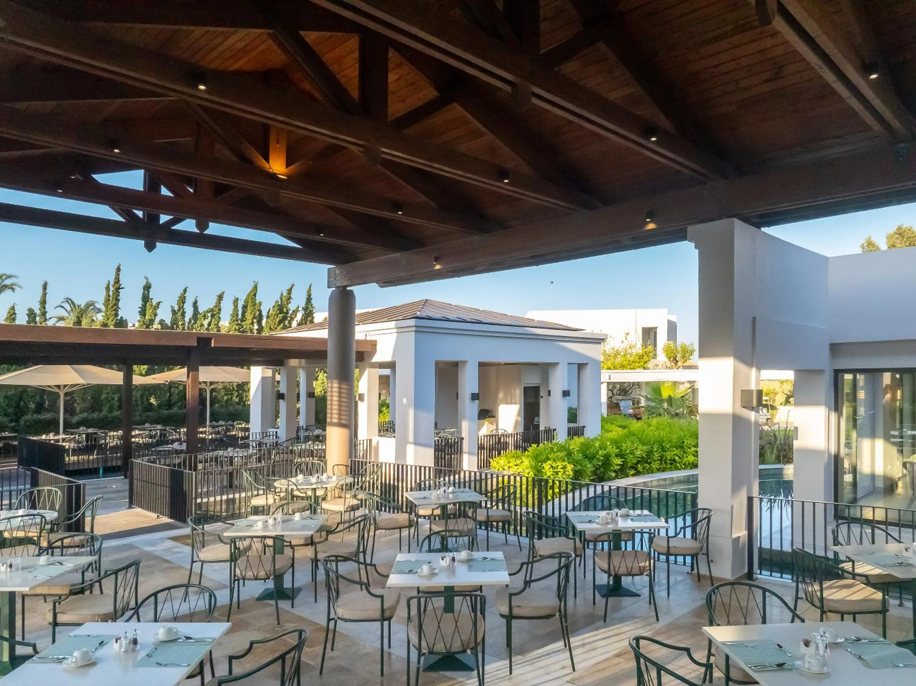 Restaurant/places to eat in Neptune Luxury Resort