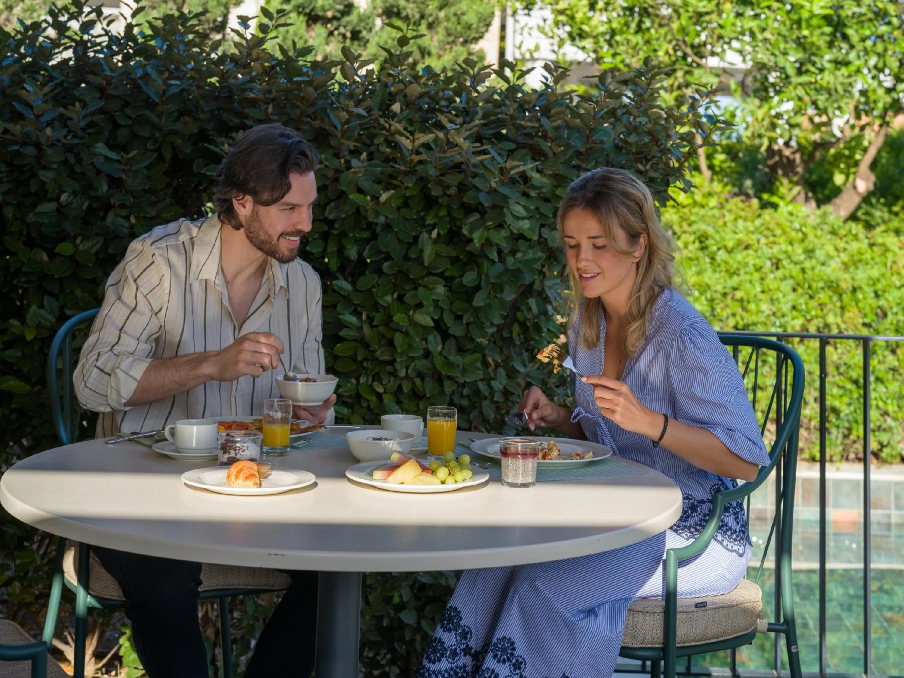 Restaurant/places to eat in Neptune Luxury Resort