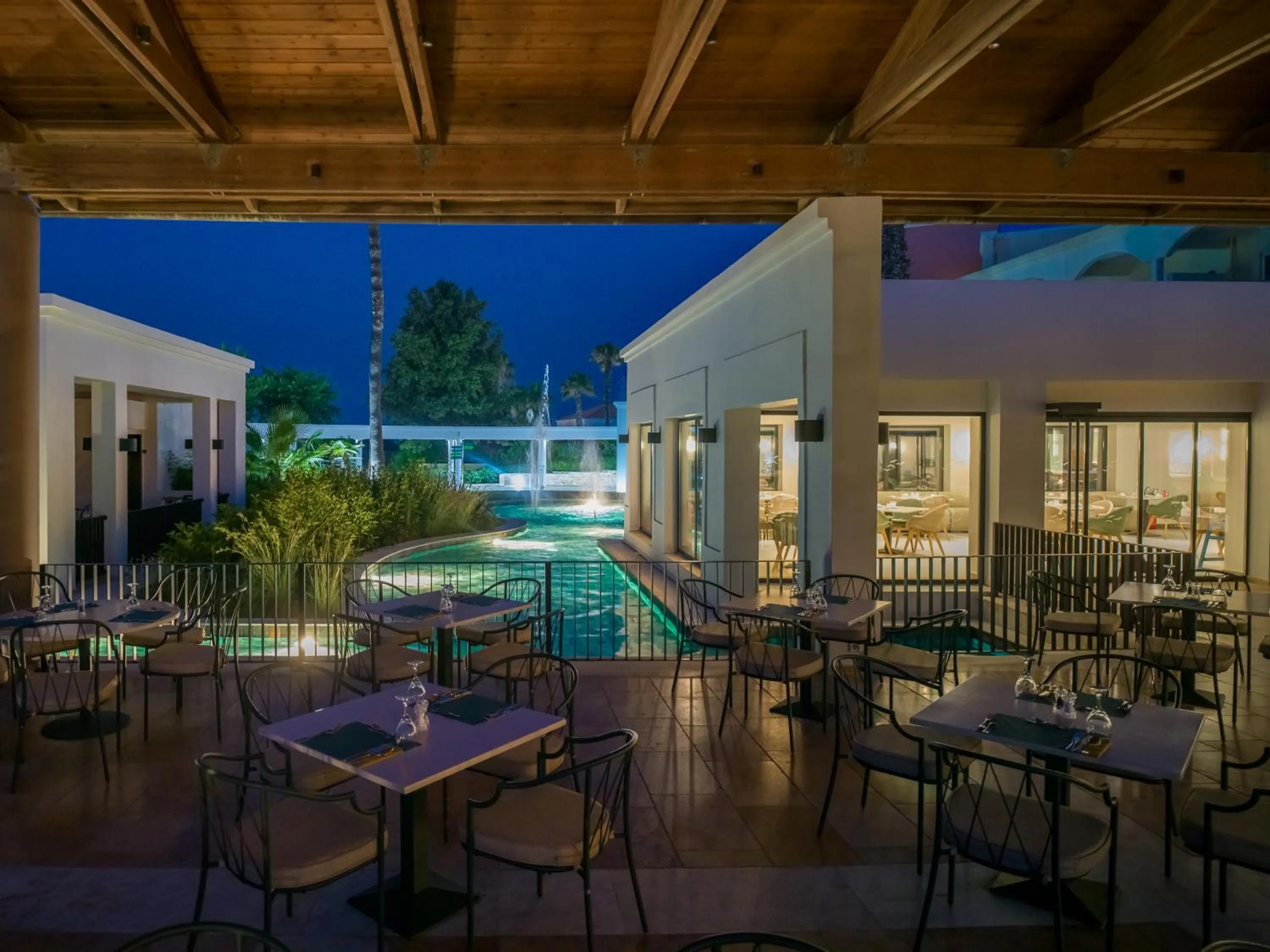 Restaurant/places to eat in Neptune Luxury Resort