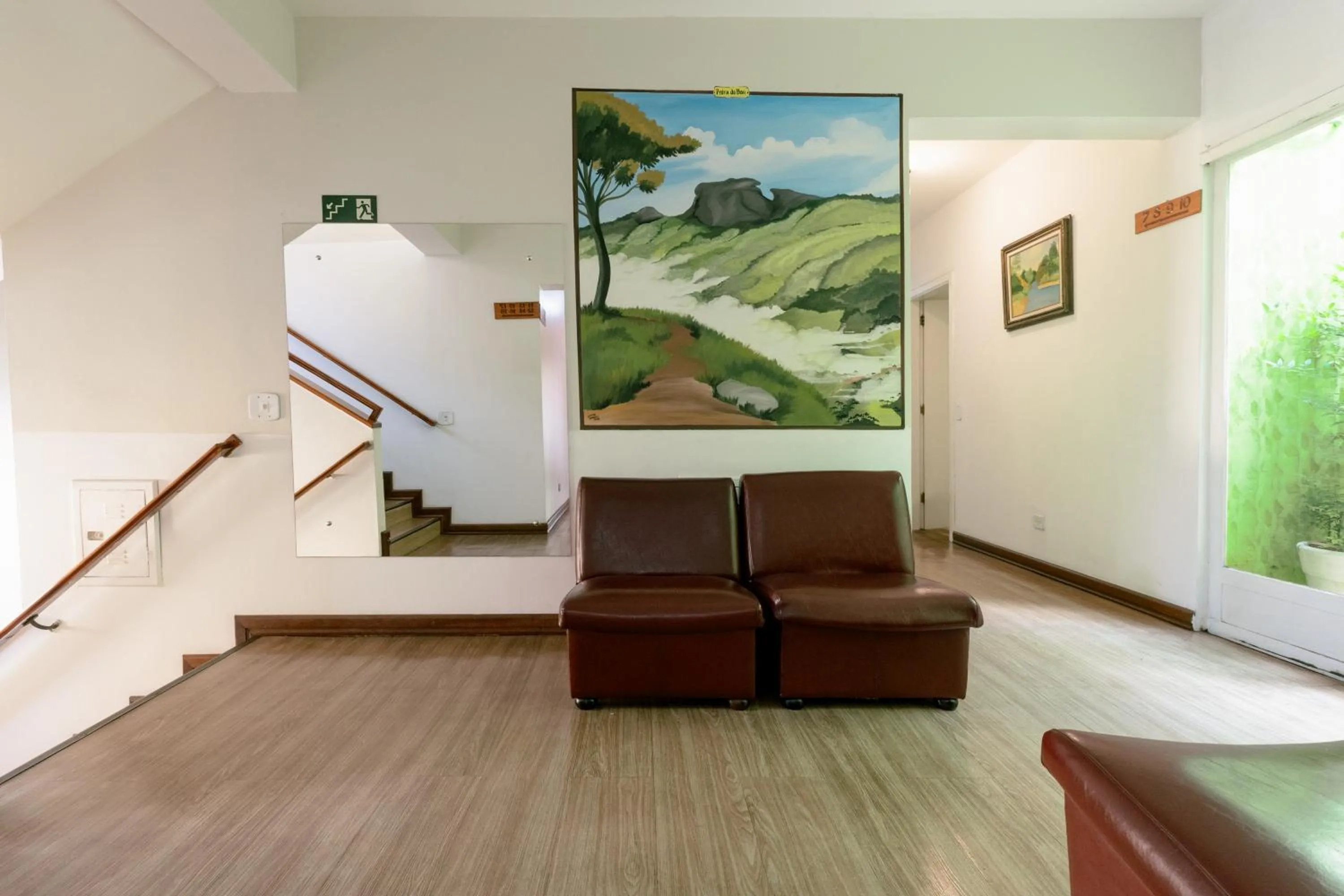 TV and multimedia in Hotel Geneve - 2km do Capivari