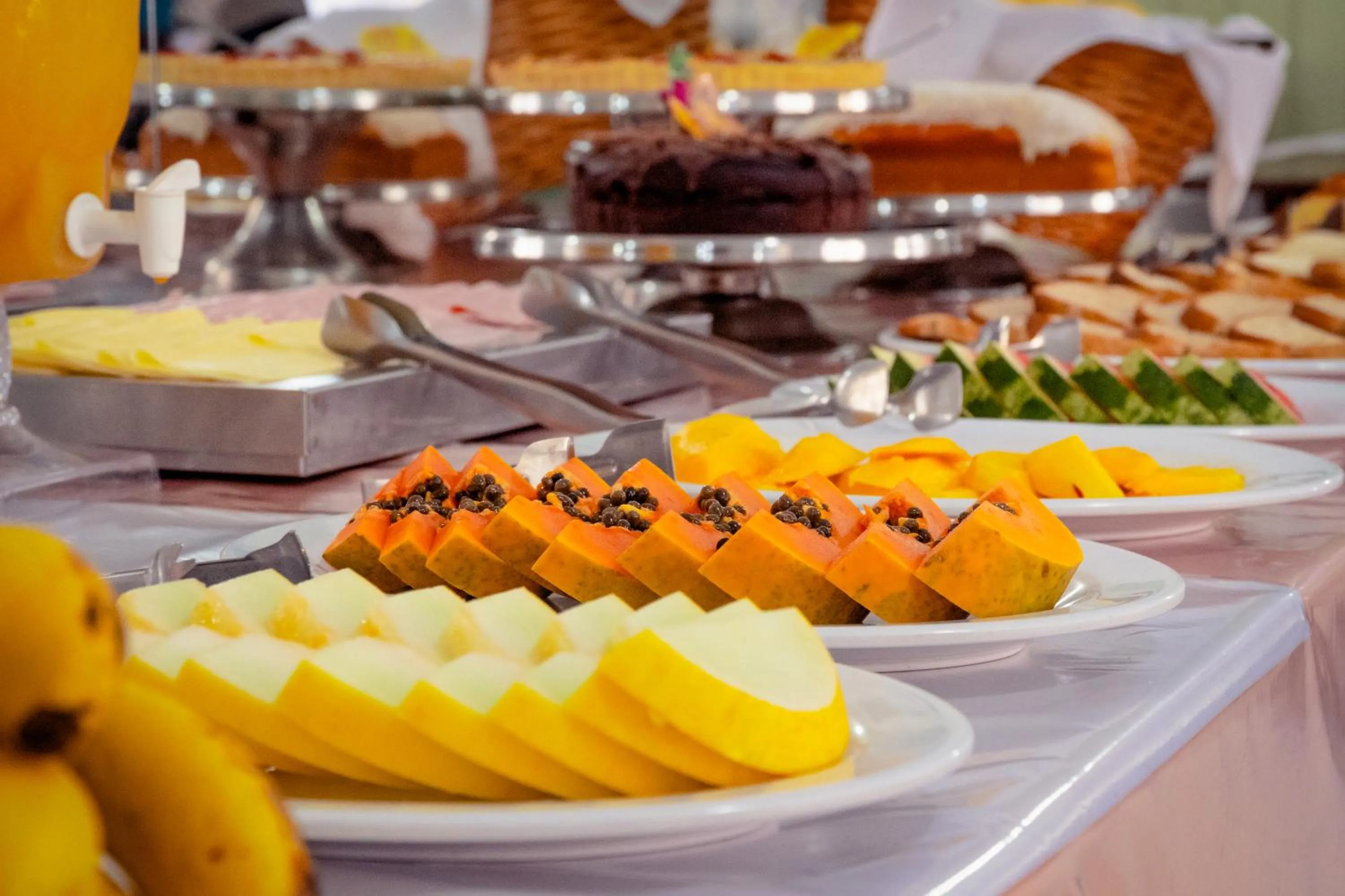 Breakfast in Hotel Geneve - 2km do Capivari