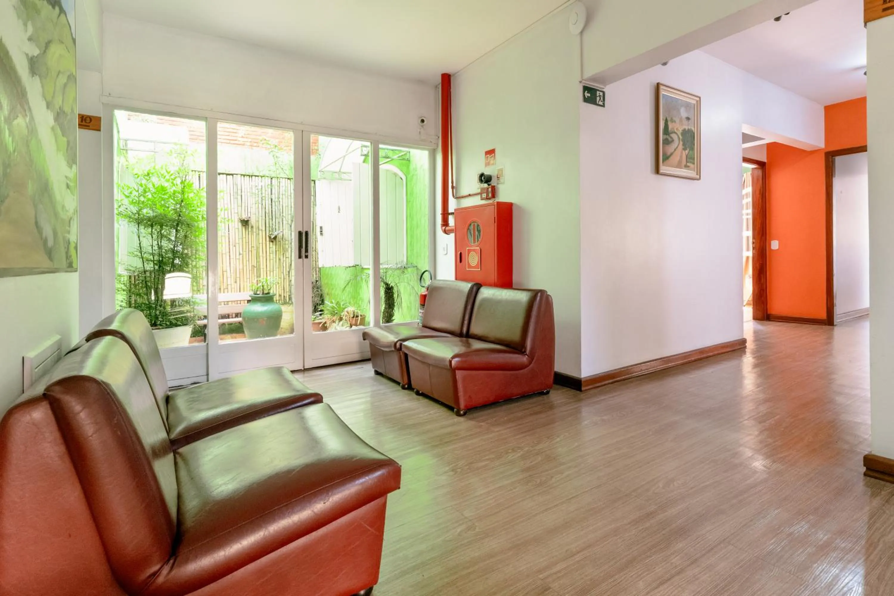 Living room in Hotel Geneve - 2km do Capivari