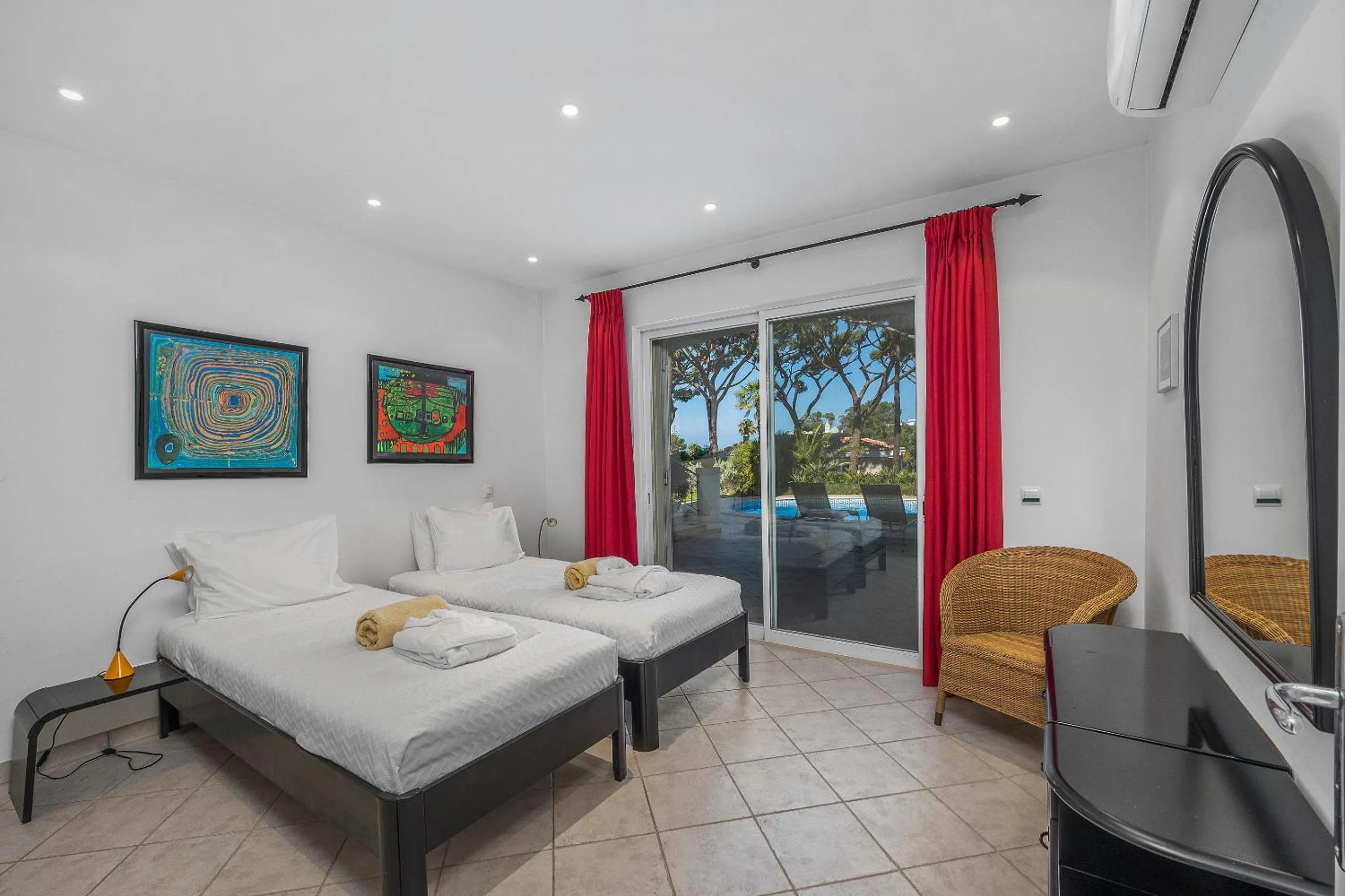 Bed in Vale Do Lobo Resort