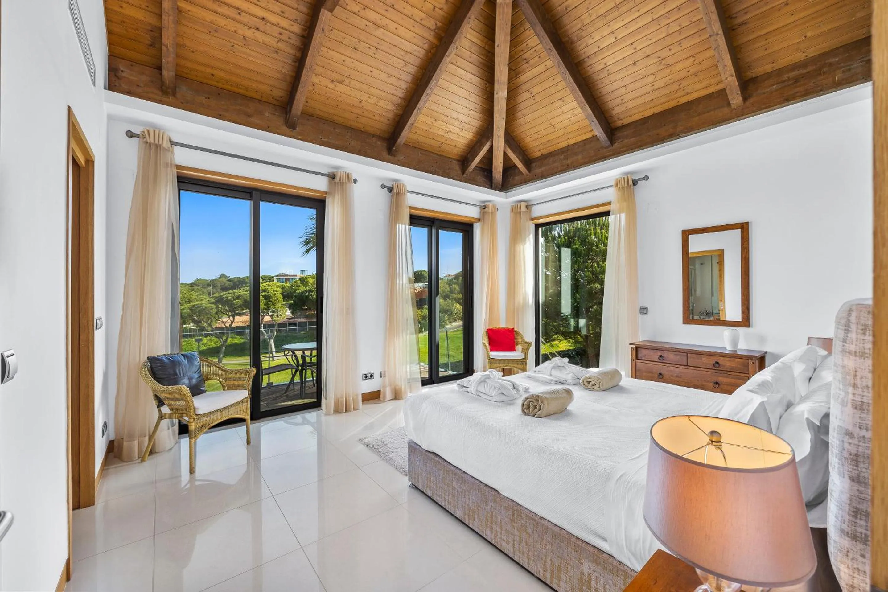 Bed in Vale Do Lobo Resort