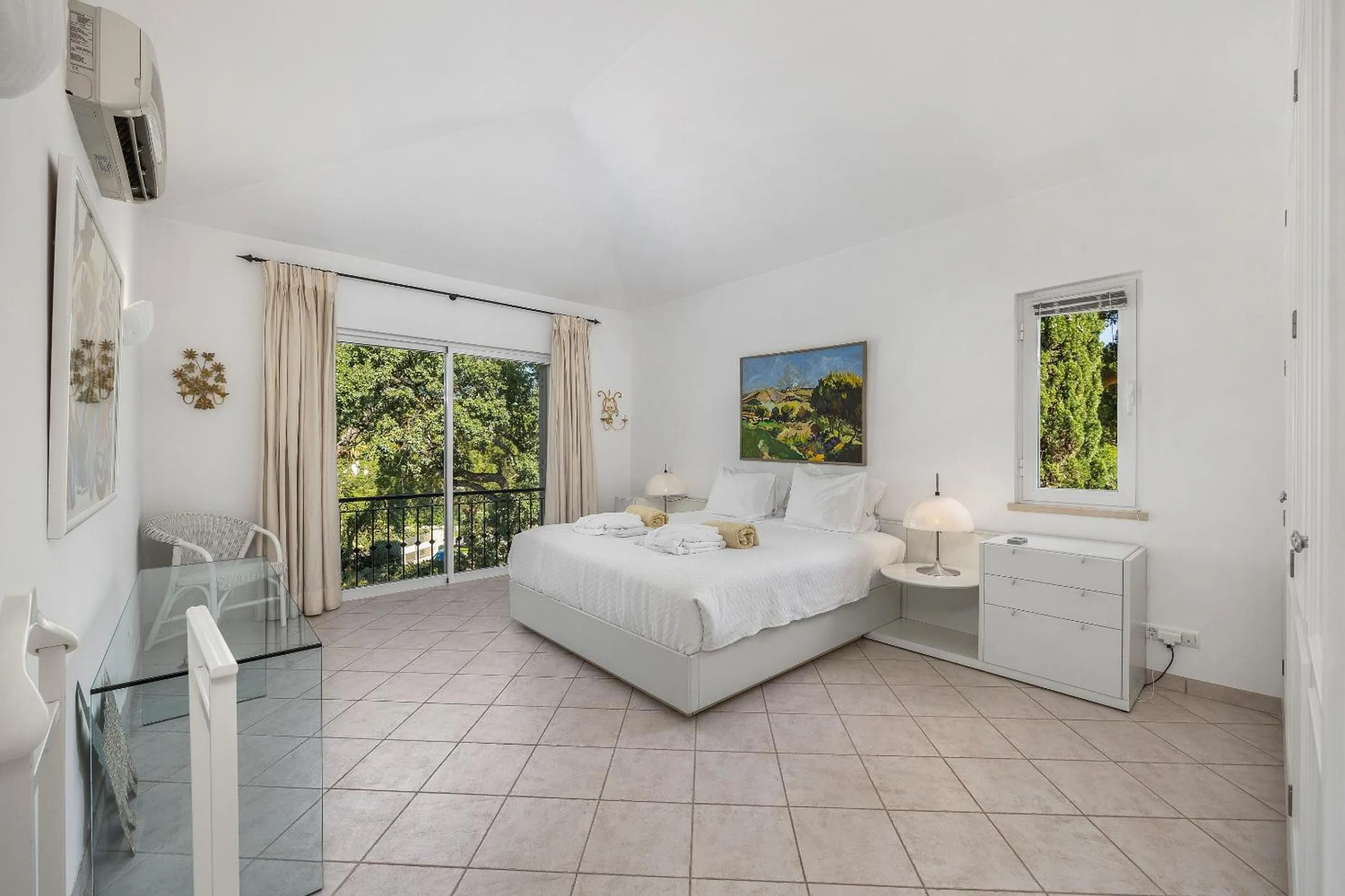 Bed in Vale Do Lobo Resort