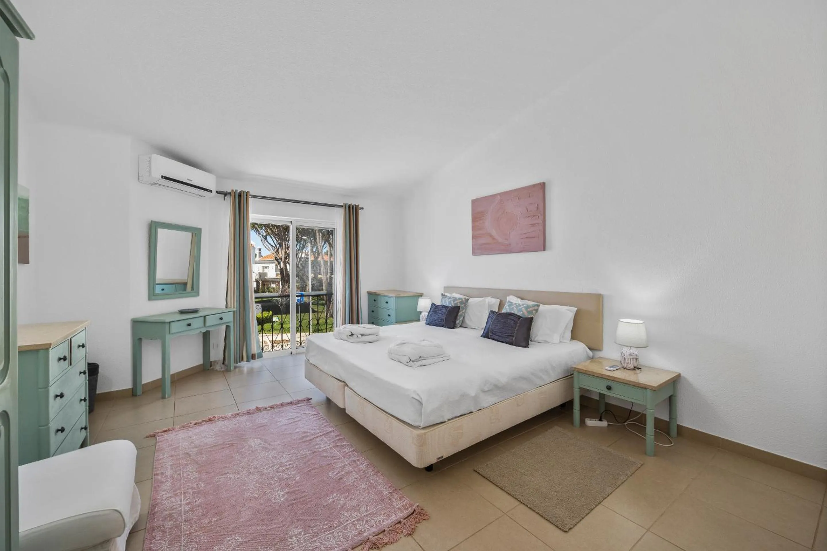 Bed in Vale Do Lobo Resort