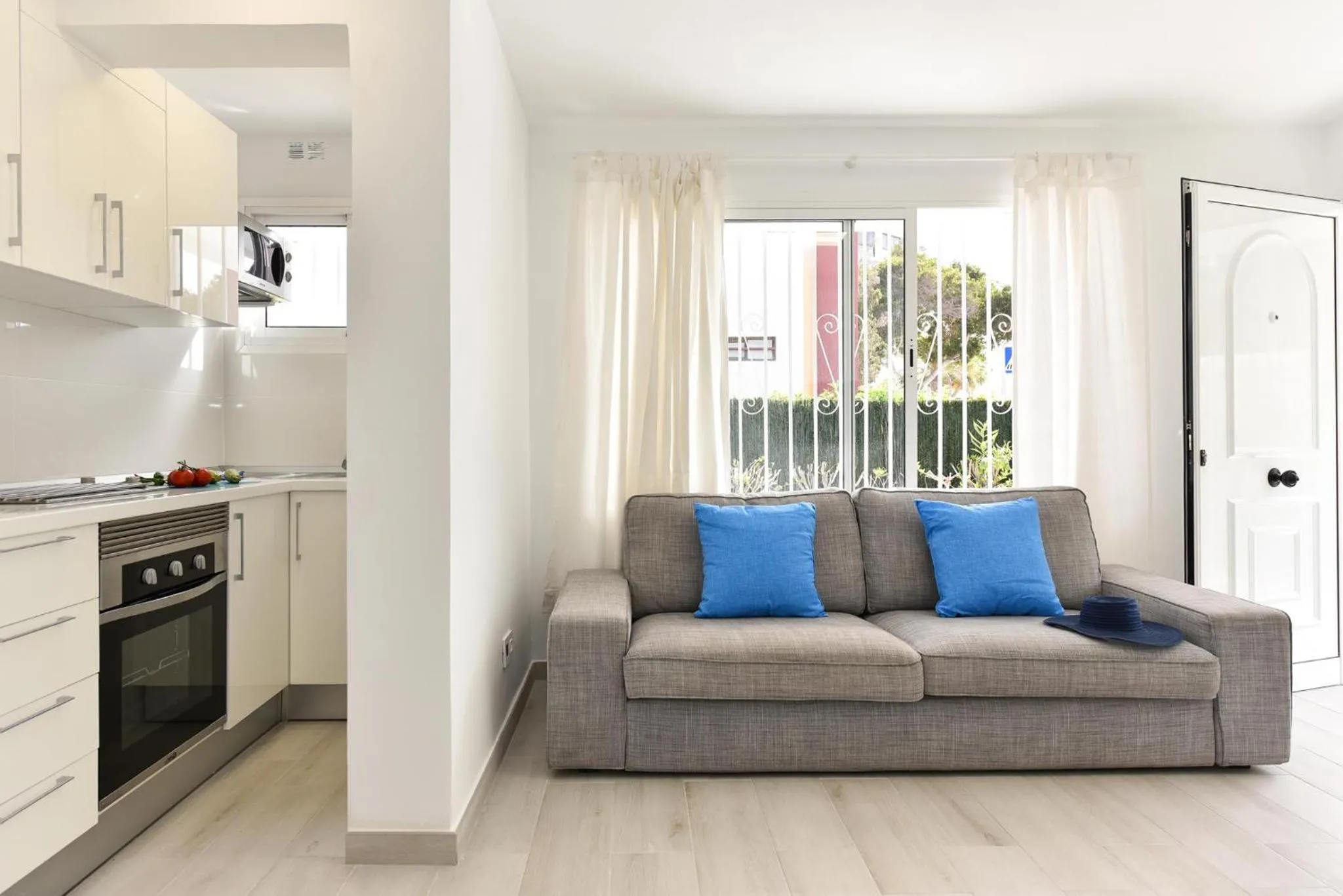 Kitchen or kitchenette in Beach House with private pool in San Agustín ET2 by VillaGranCanaria