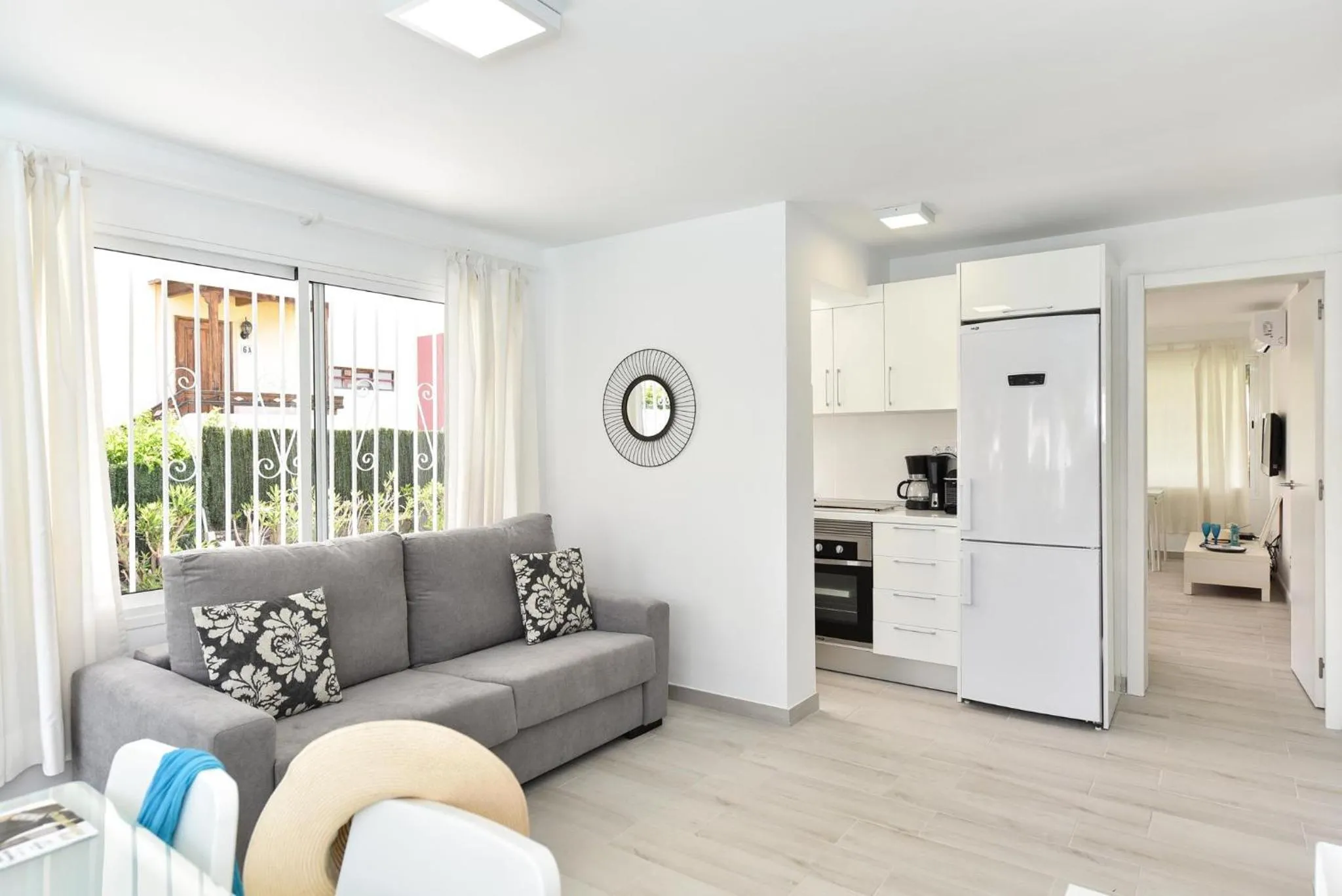 Kitchen or kitchenette in Beach House with private pool in San Agustín ET2 by VillaGranCanaria