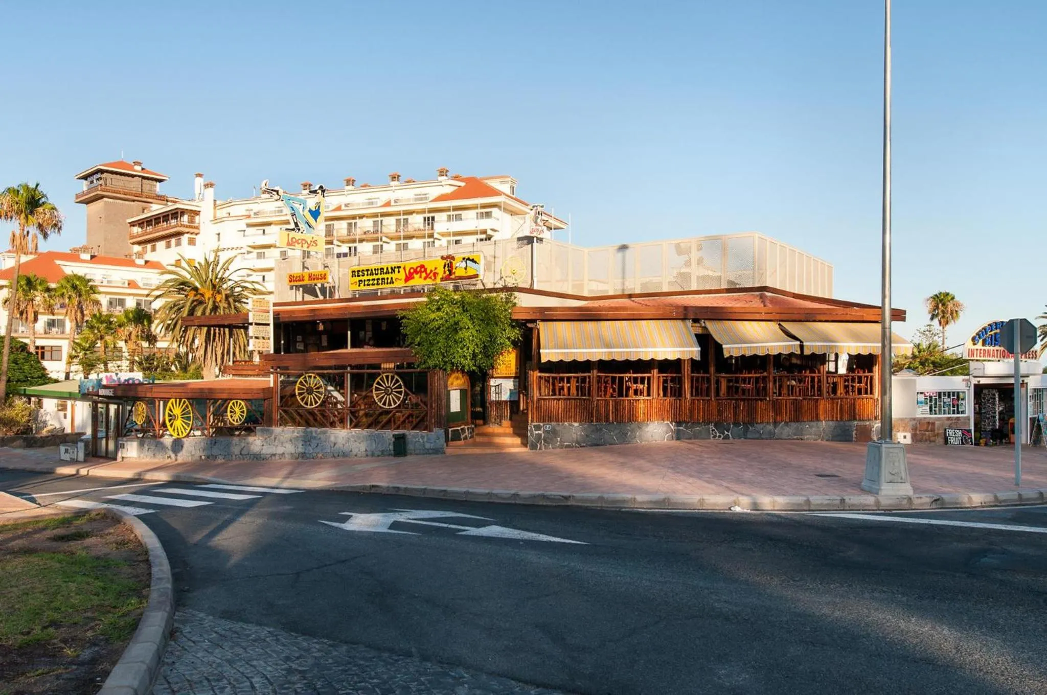 Restaurant/places to eat in Beach House with private pool in San Agustín ET2 by VillaGranCanaria