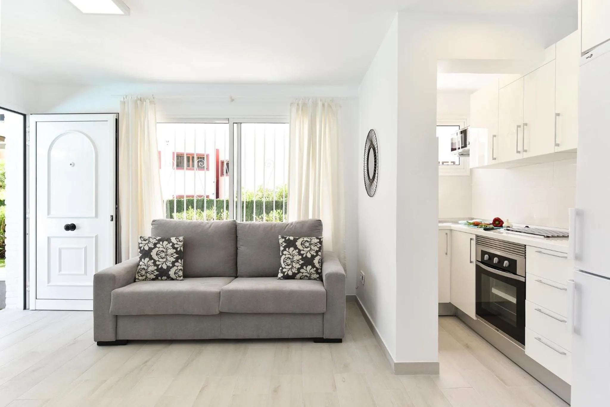 Kitchen or kitchenette in Beach House with private pool in San Agustín ET2 by VillaGranCanaria