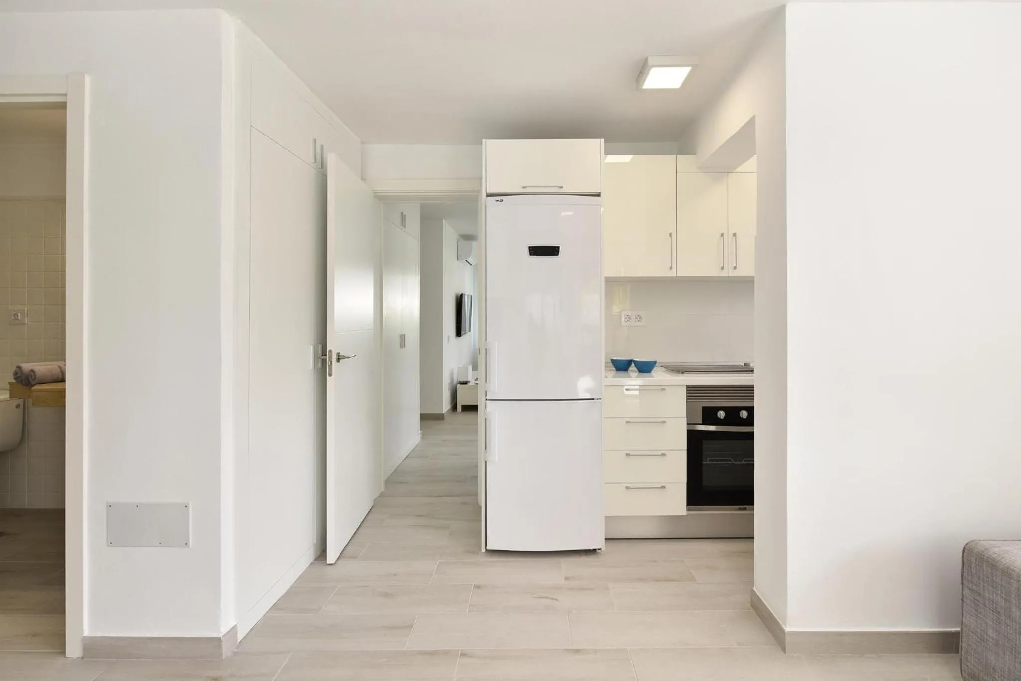 Kitchen or kitchenette in Beach House with private pool in San Agustín ET2 by VillaGranCanaria
