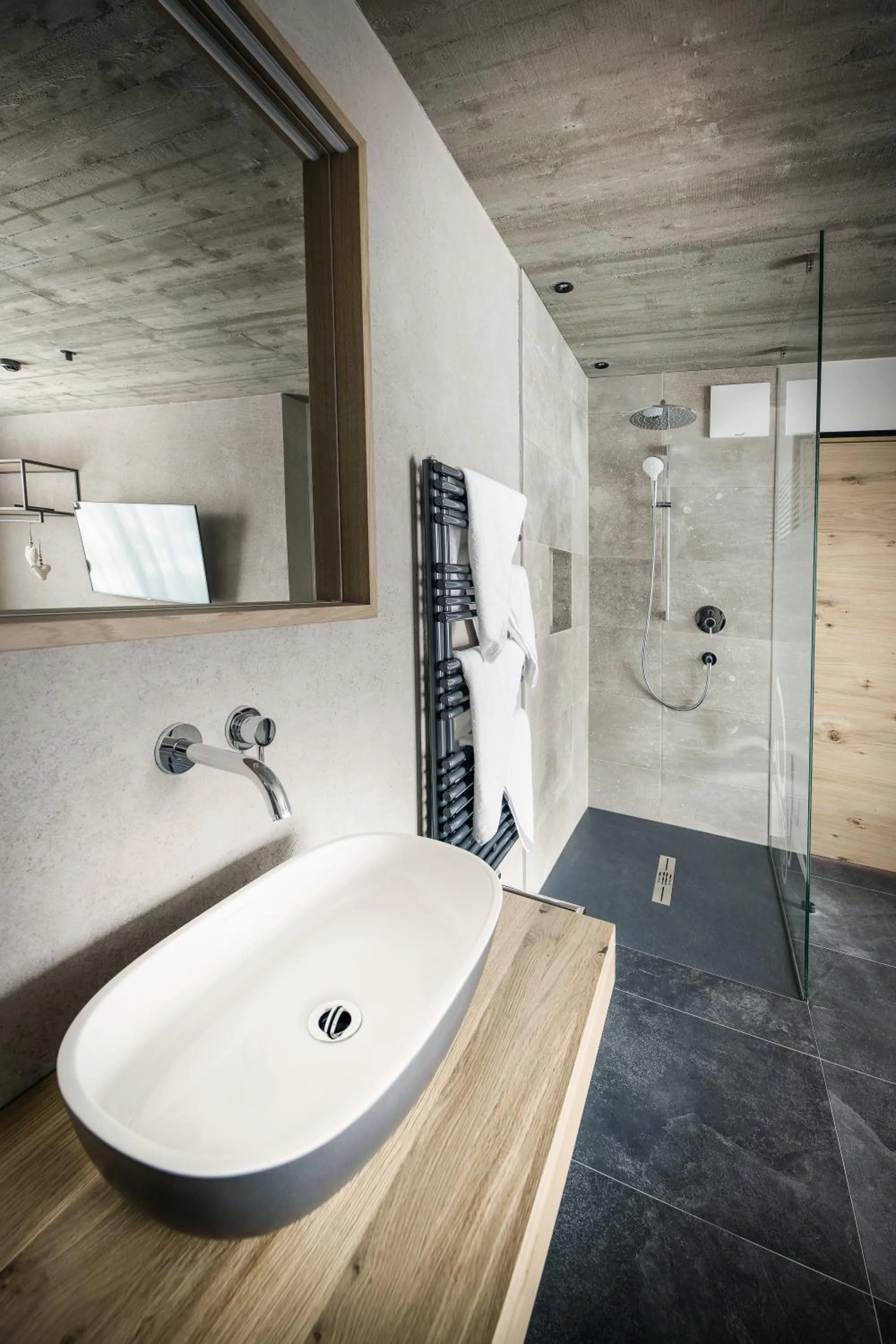 Shower in Glanz & Glory Appartements Längenfeld