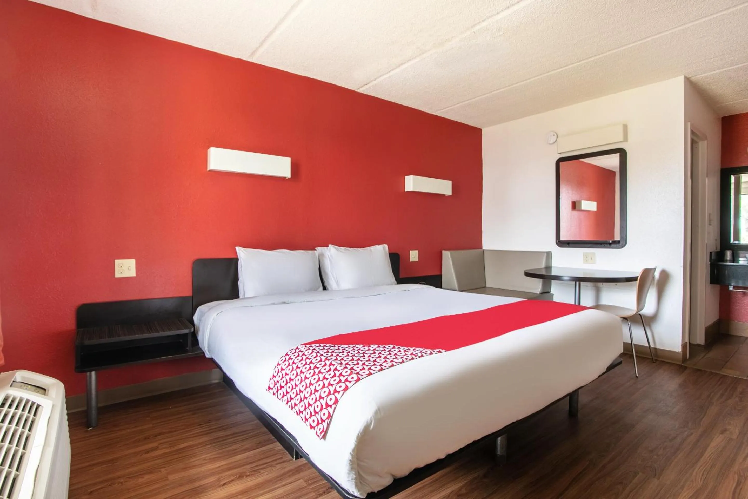 Bedroom in OYO Hotel Lake Park-Valdosta I-75