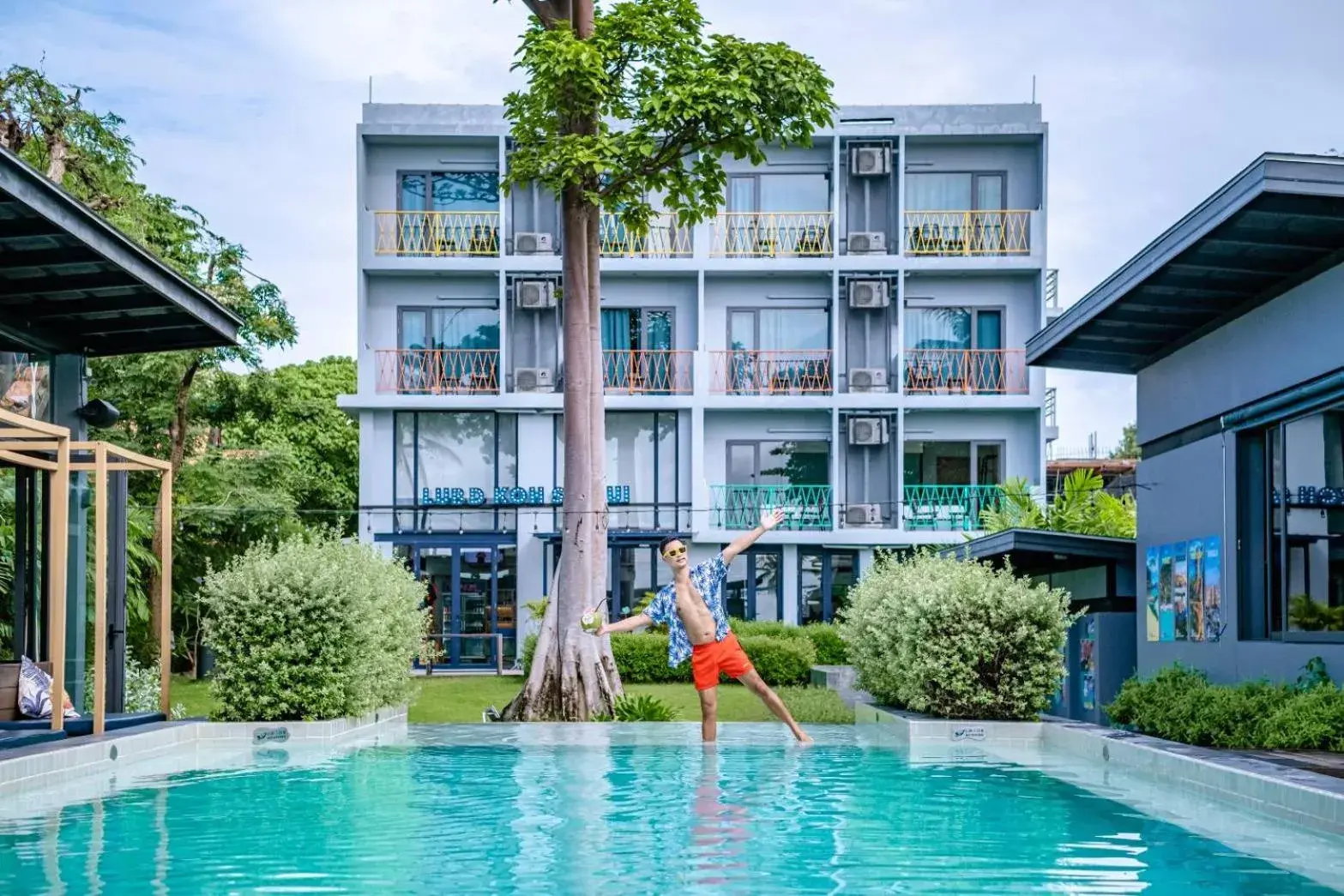 Property building in Lub d Koh Samui Chaweng Beach - Beachfront & Vibrant Social Vibe Property building in Lub d Koh Samui Chaweng Beach - Beachfront & Vibrant Social Vibe