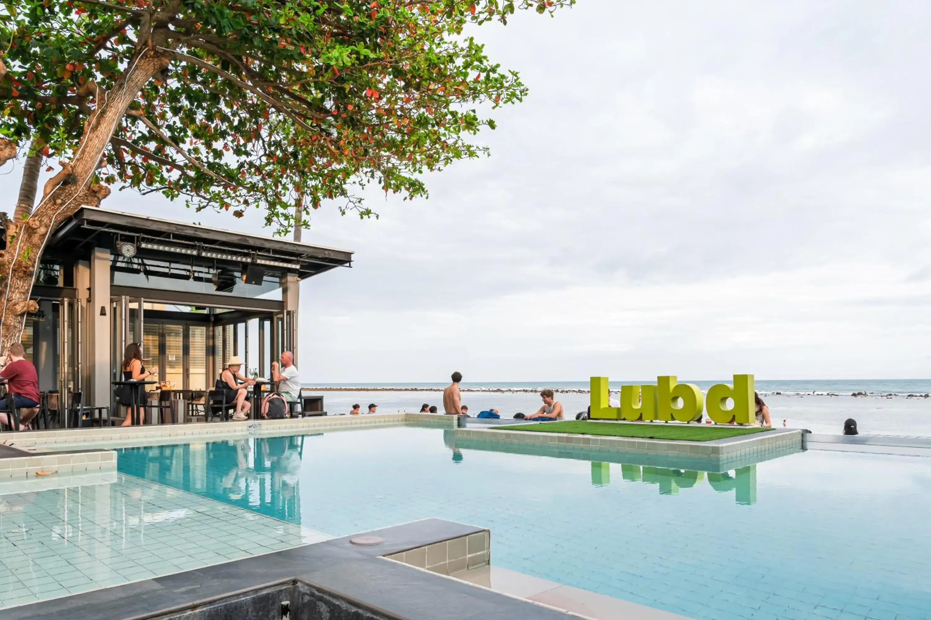 Property building in Lub d Koh Samui Chaweng Beach - Beachfront & Vibrant Social Vibe Property building in Lub d Koh Samui Chaweng Beach - Beachfront & Vibrant Social Vibe