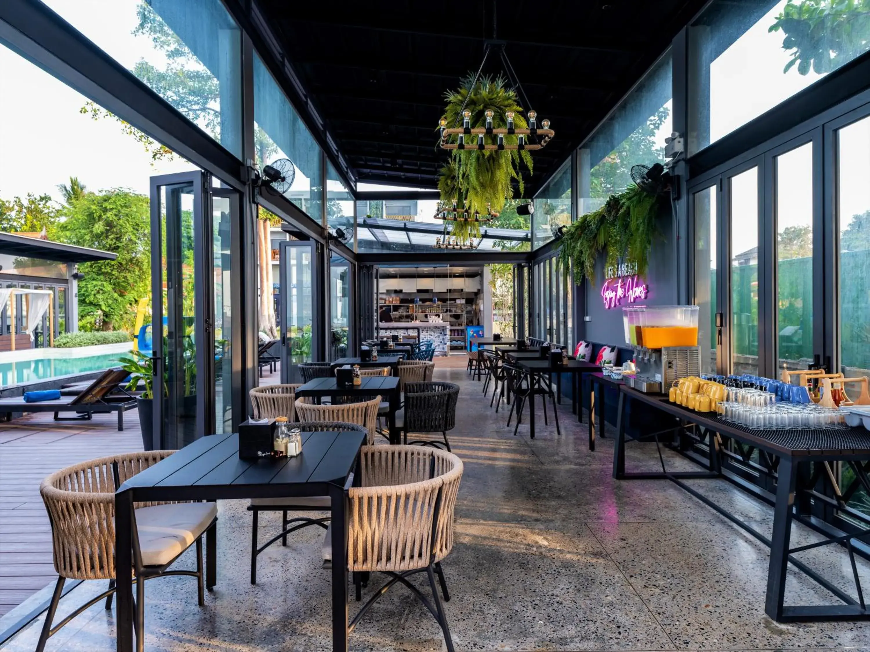 Restaurant/places to eat in Lub d Koh Samui Chaweng Beach - Beachfront & Vibrant Social Vibe Restaurant/places to eat in Lub d Koh Samui Chaweng Beach - Beachfront & Vibrant Social Vibe