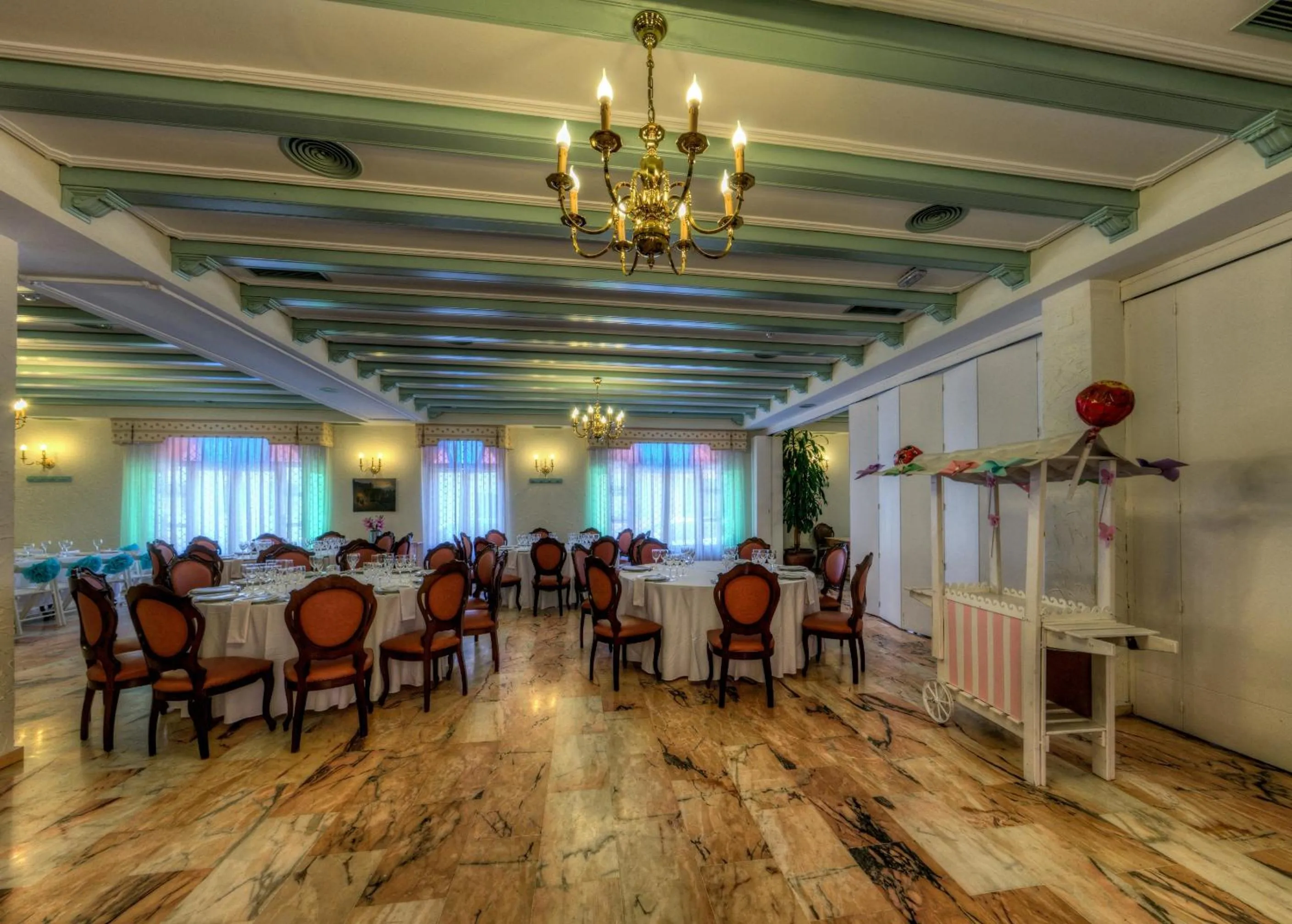 Banquet/Function facilities, Restaurant/Places to Eat in Hotel Sandra