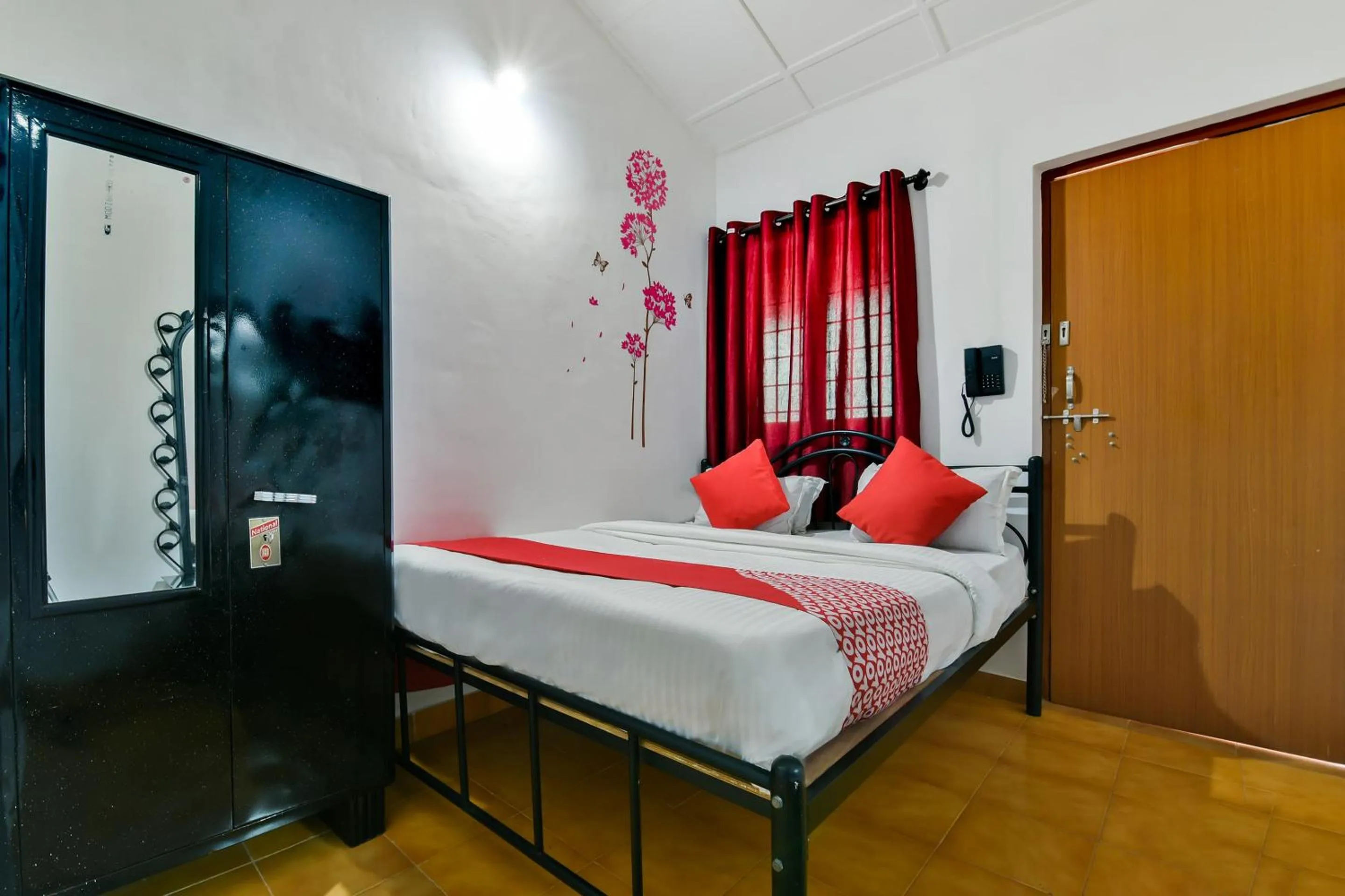 Bedroom in Hotel O Route Near Calangute Beach
