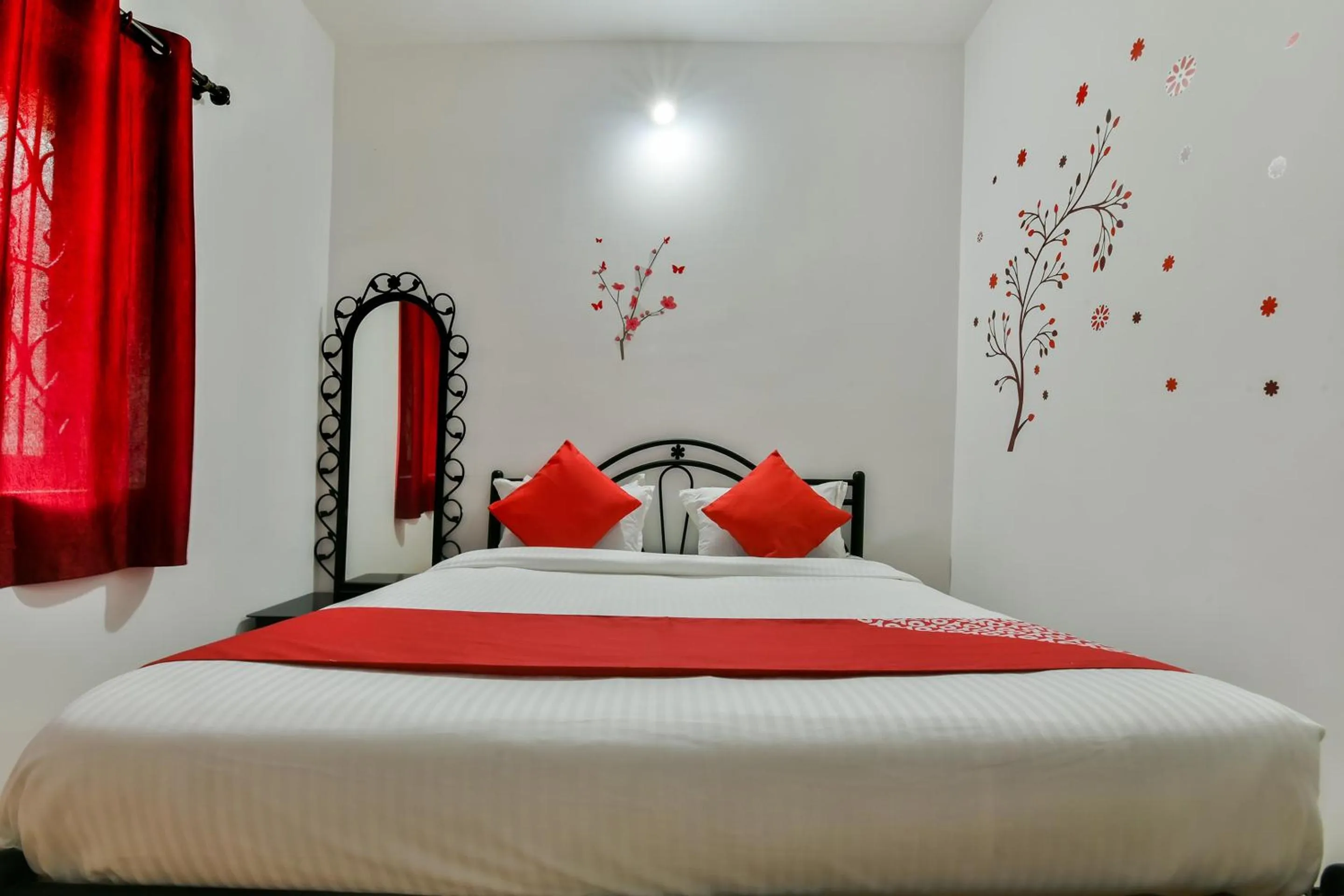 Bedroom in Hotel O Route Near Calangute Beach