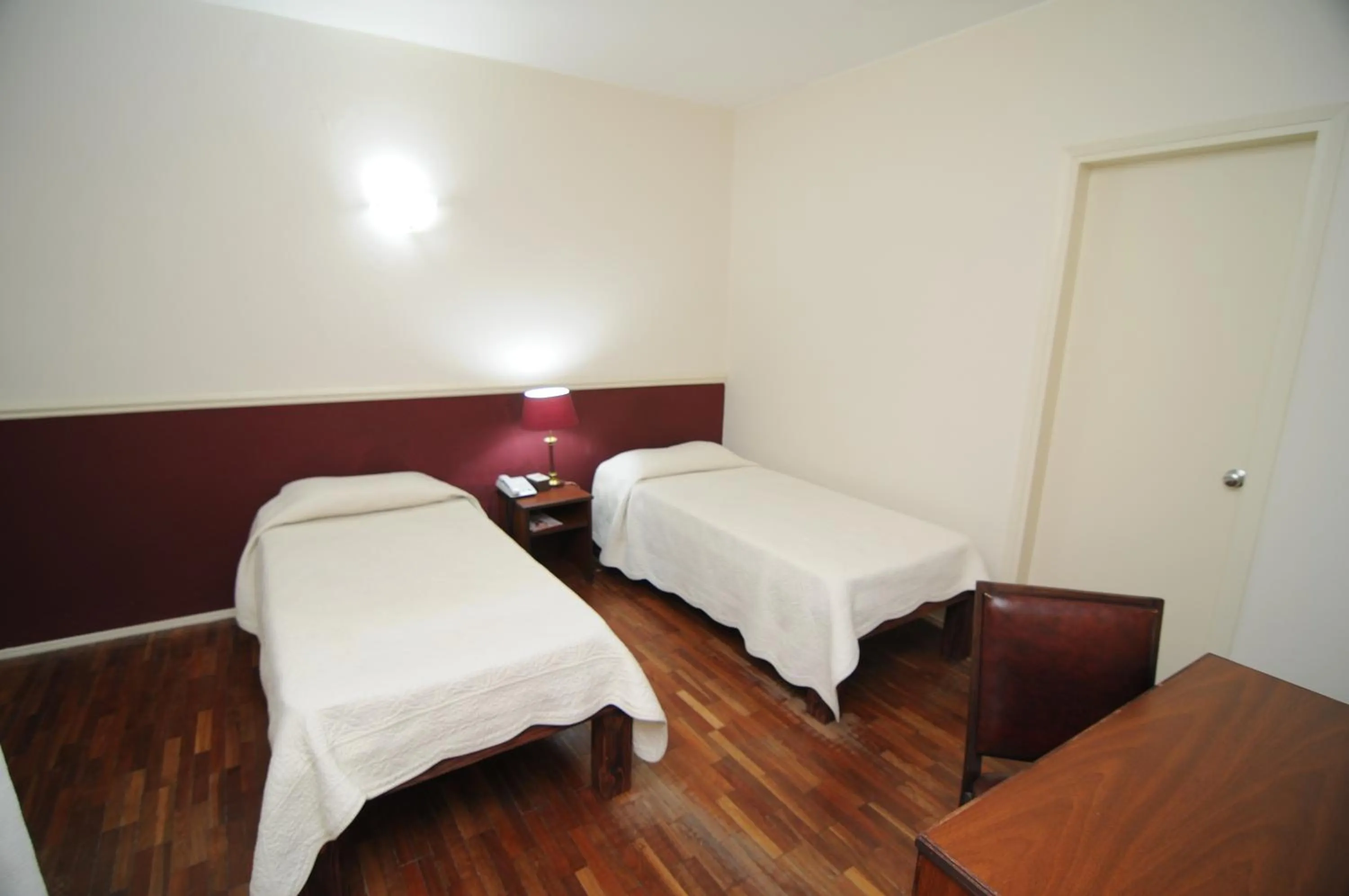 Photo of the whole room, Bed in Gran Hotel Uruguay
