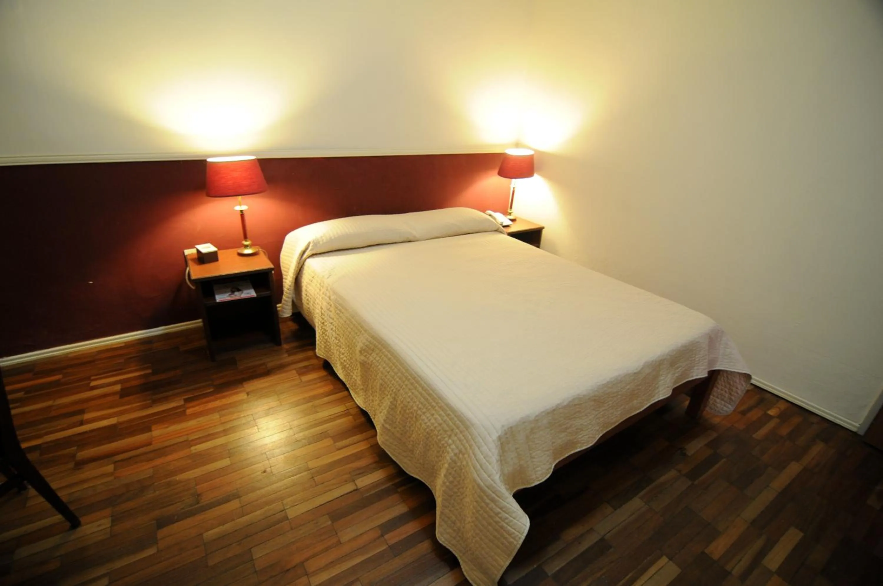 Photo of the whole room, Bed in Gran Hotel Uruguay