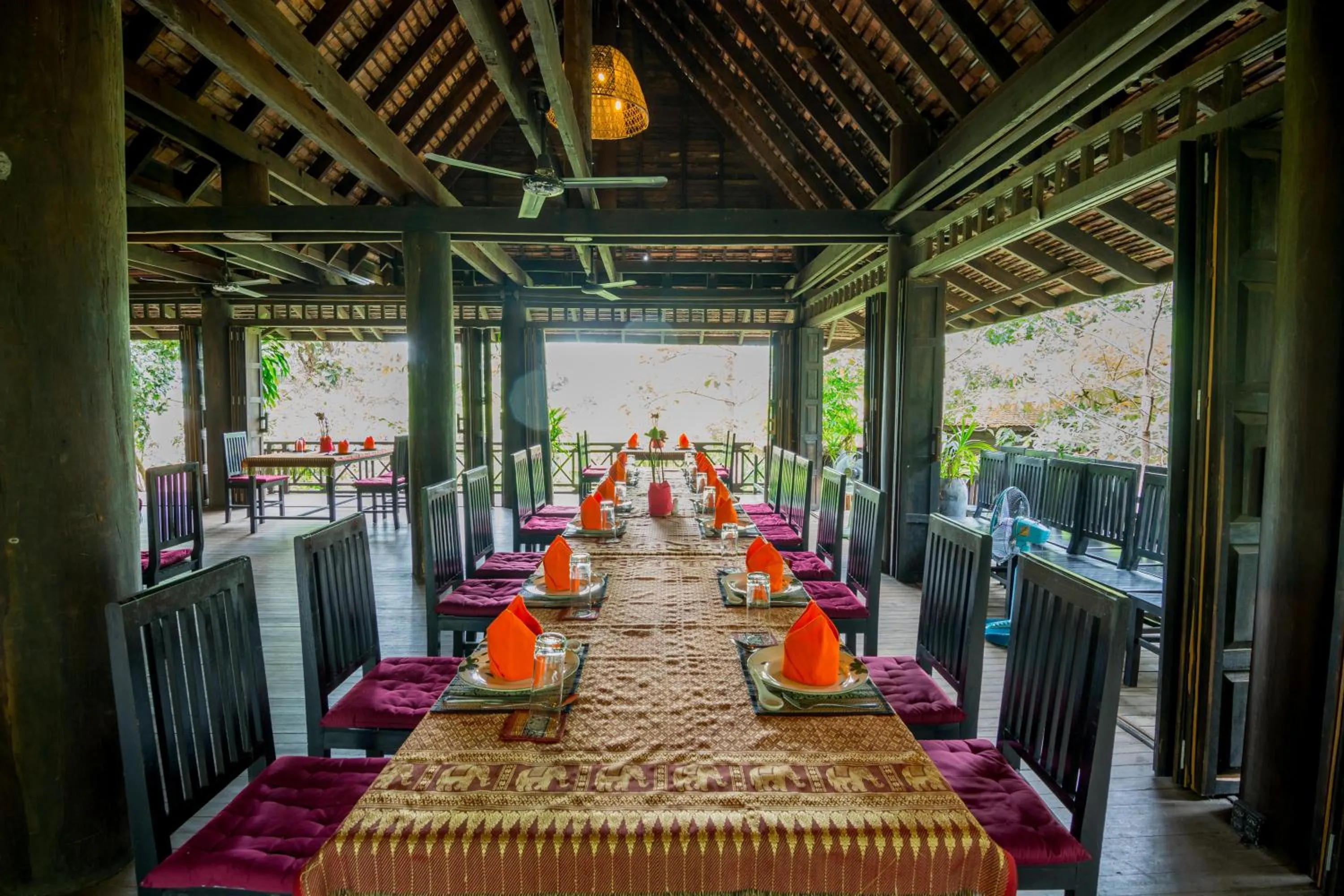 Restaurant/places to eat in Bong Thom Forest Lodge