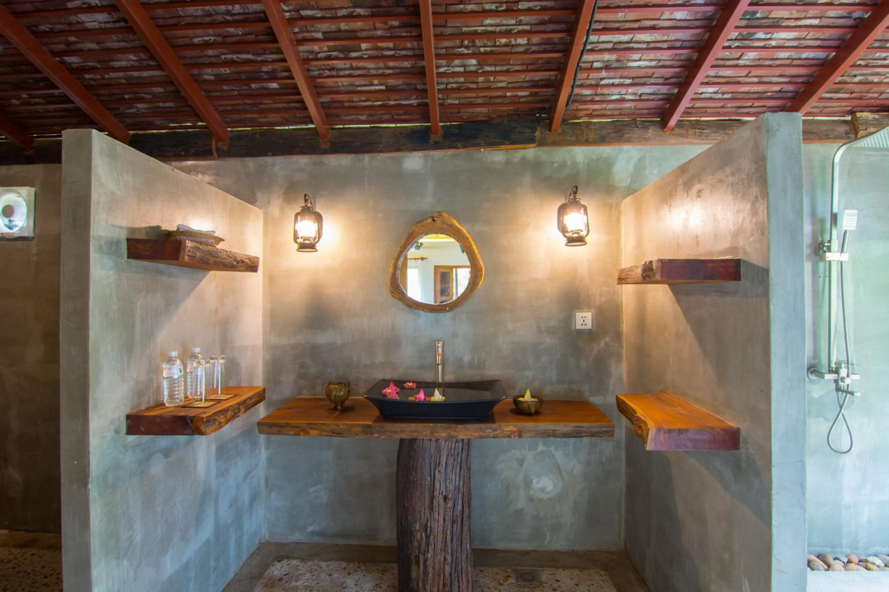 Bathroom in Bong Thom Forest Lodge