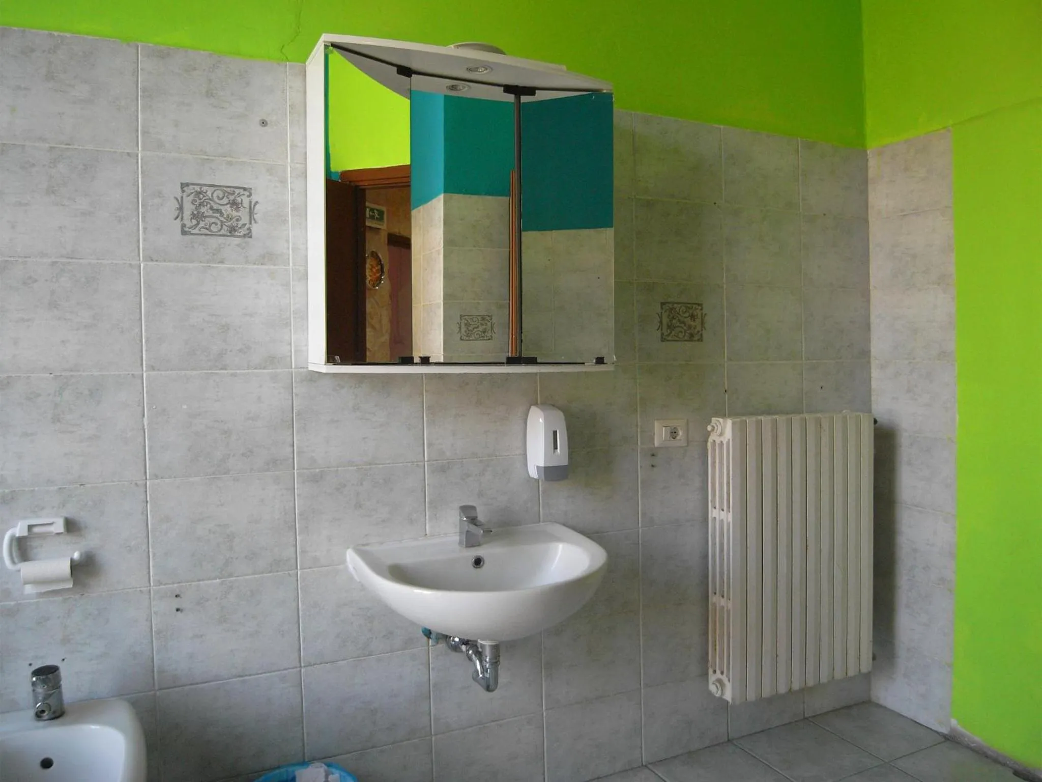 Bathroom in Hostel California