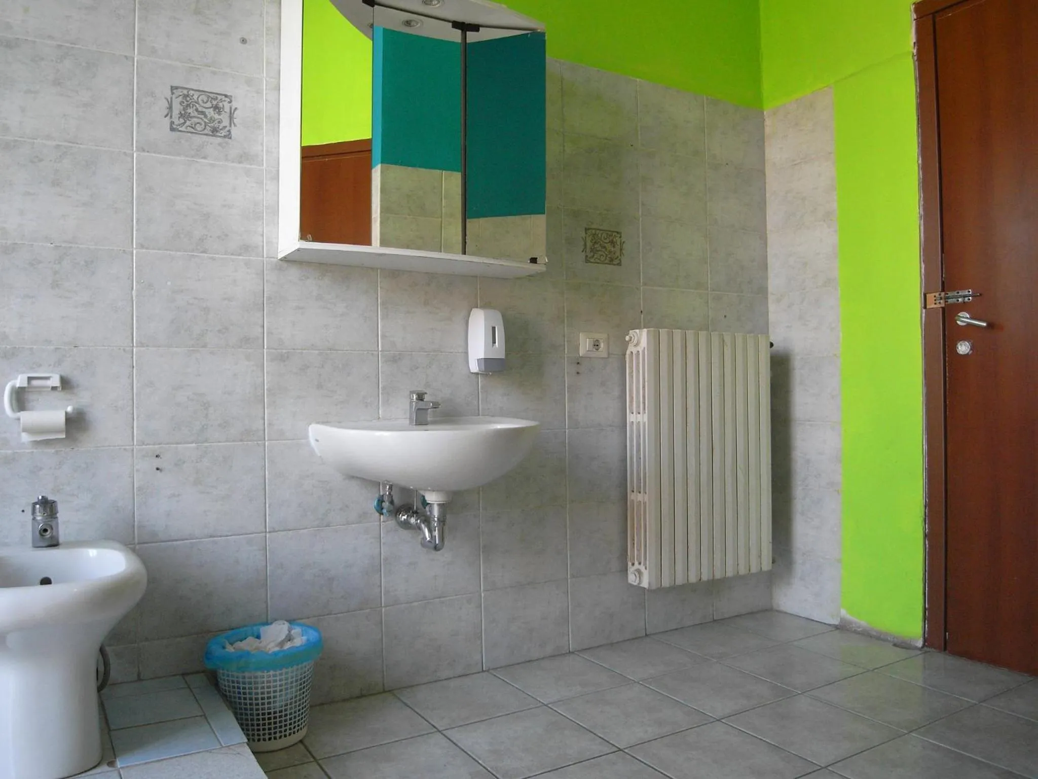 Bathroom in Hostel California