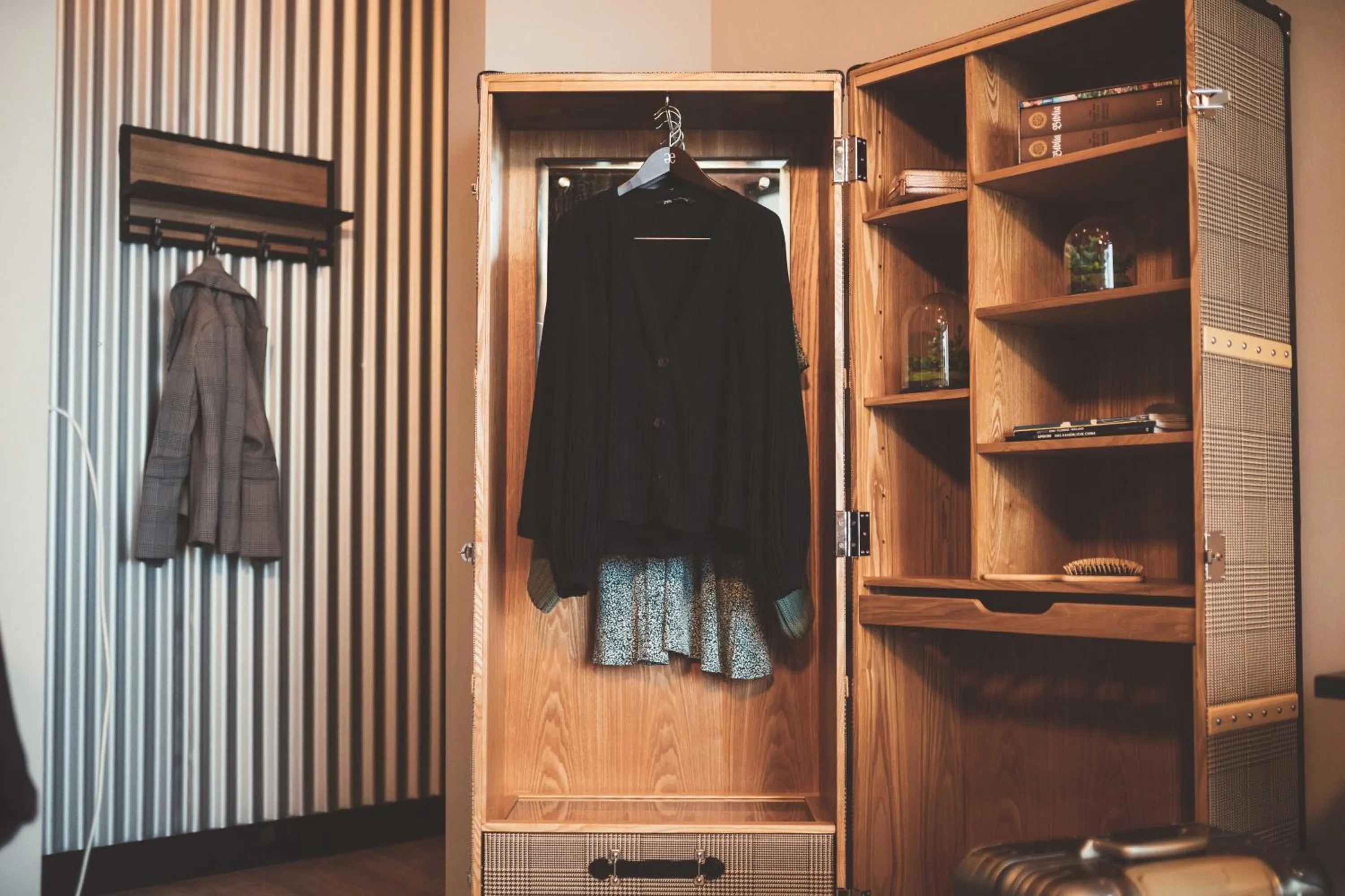 wardrobe in Fliegerdeich Hotel & Restaurant