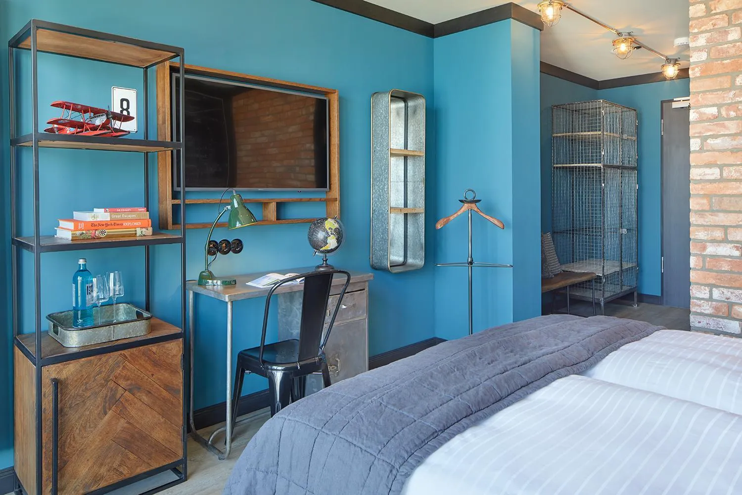 Photo of the whole room, Bed in Fliegerdeich Hotel & Restaurant