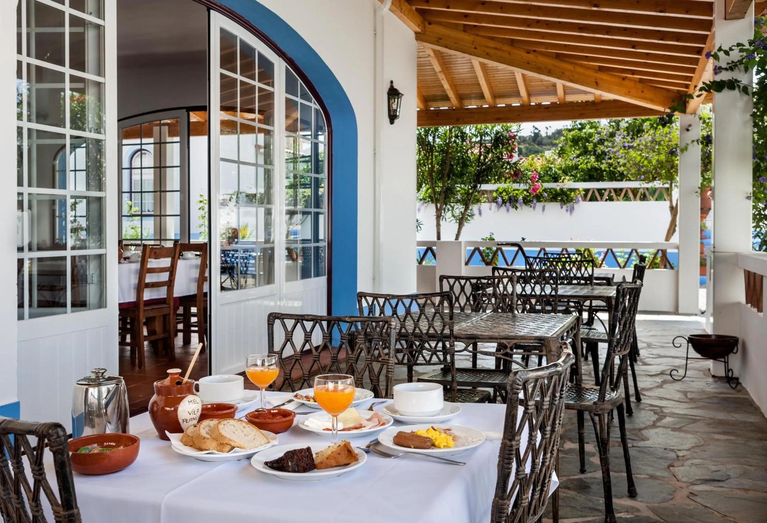 Continental breakfast in Vila Planicie
