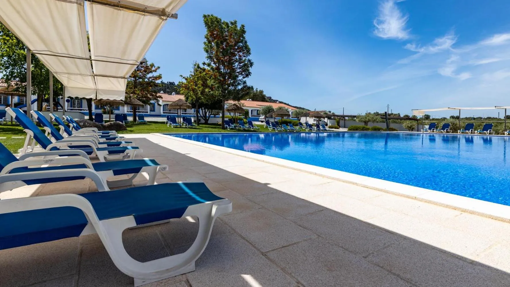 Swimming pool in Vila Planicie